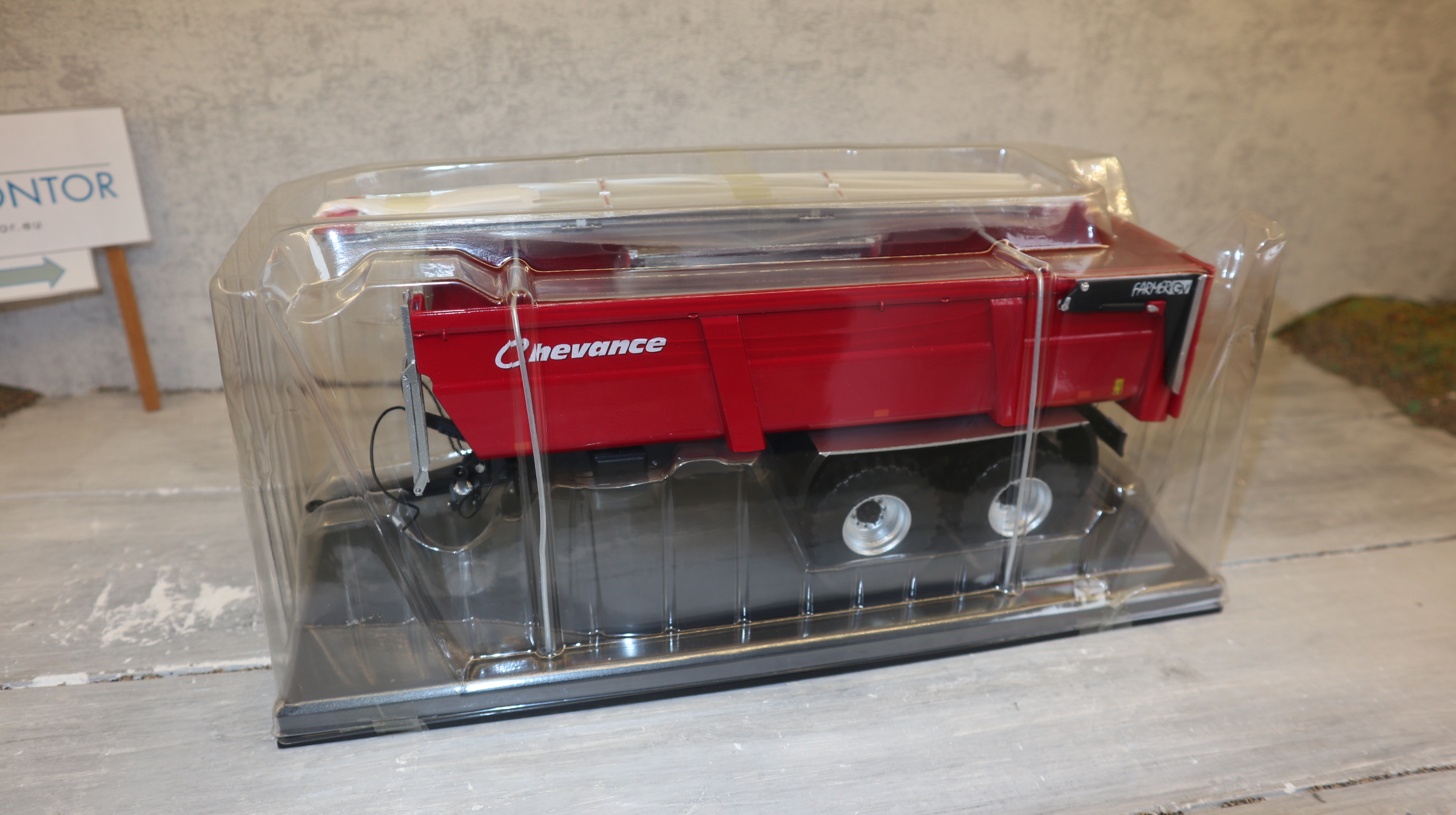 Replicagri 110 in 1:32,  Hinter-Kipper Chevance RCM 180 in rot, NEU in OVP