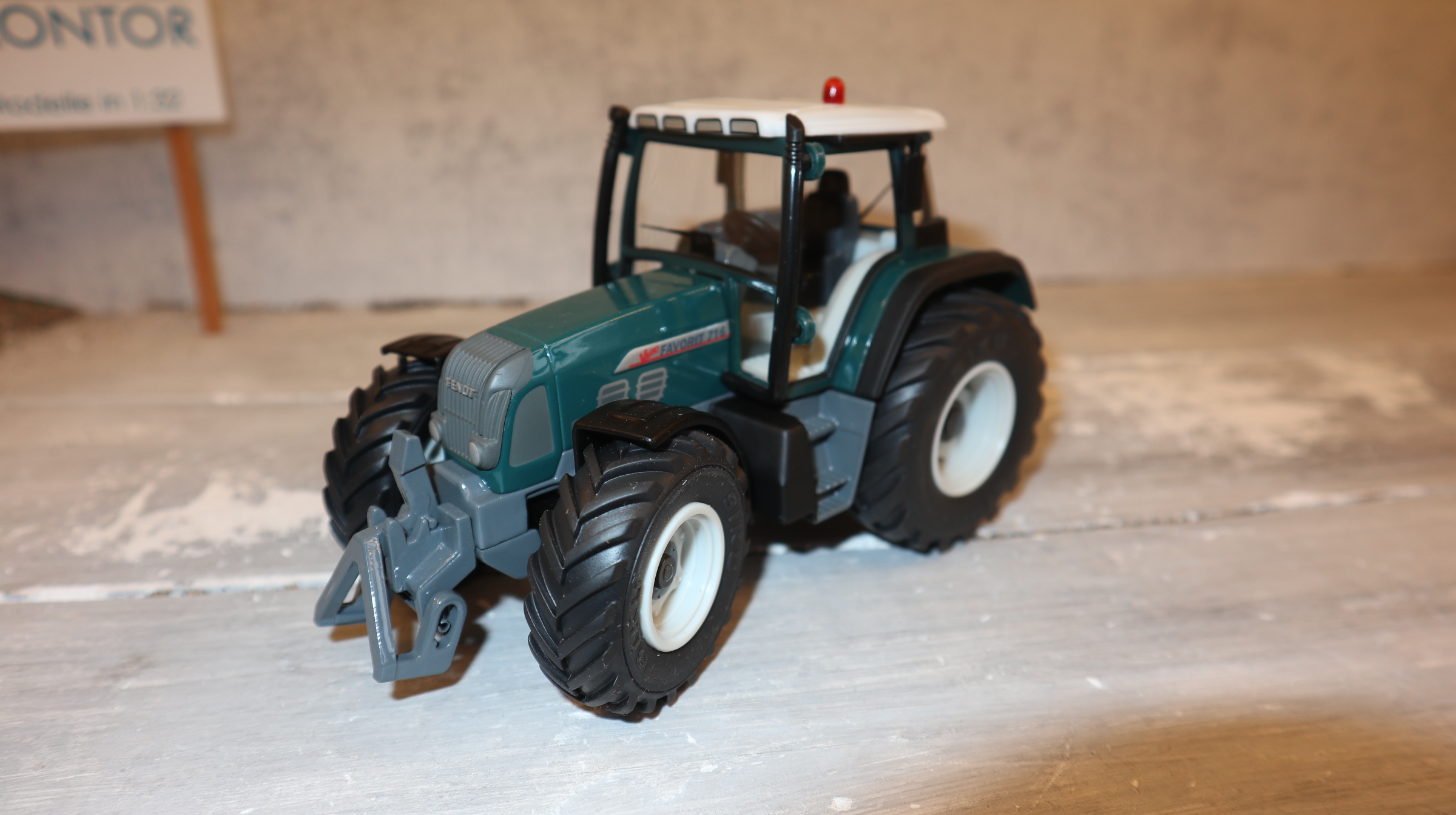 Siku 2965 in 1:32, Fendt 716 türkis Vorführschlepper, NEU in OVP
