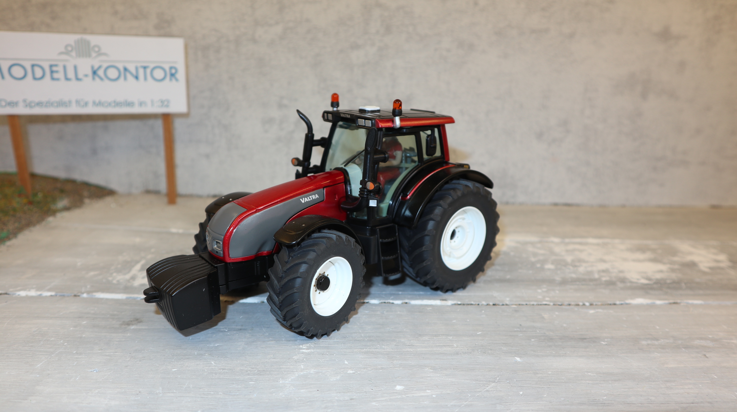 Siku 3268 in 1:32, Valtra T171 LCN 2008 Zwolle, NEU in OVP