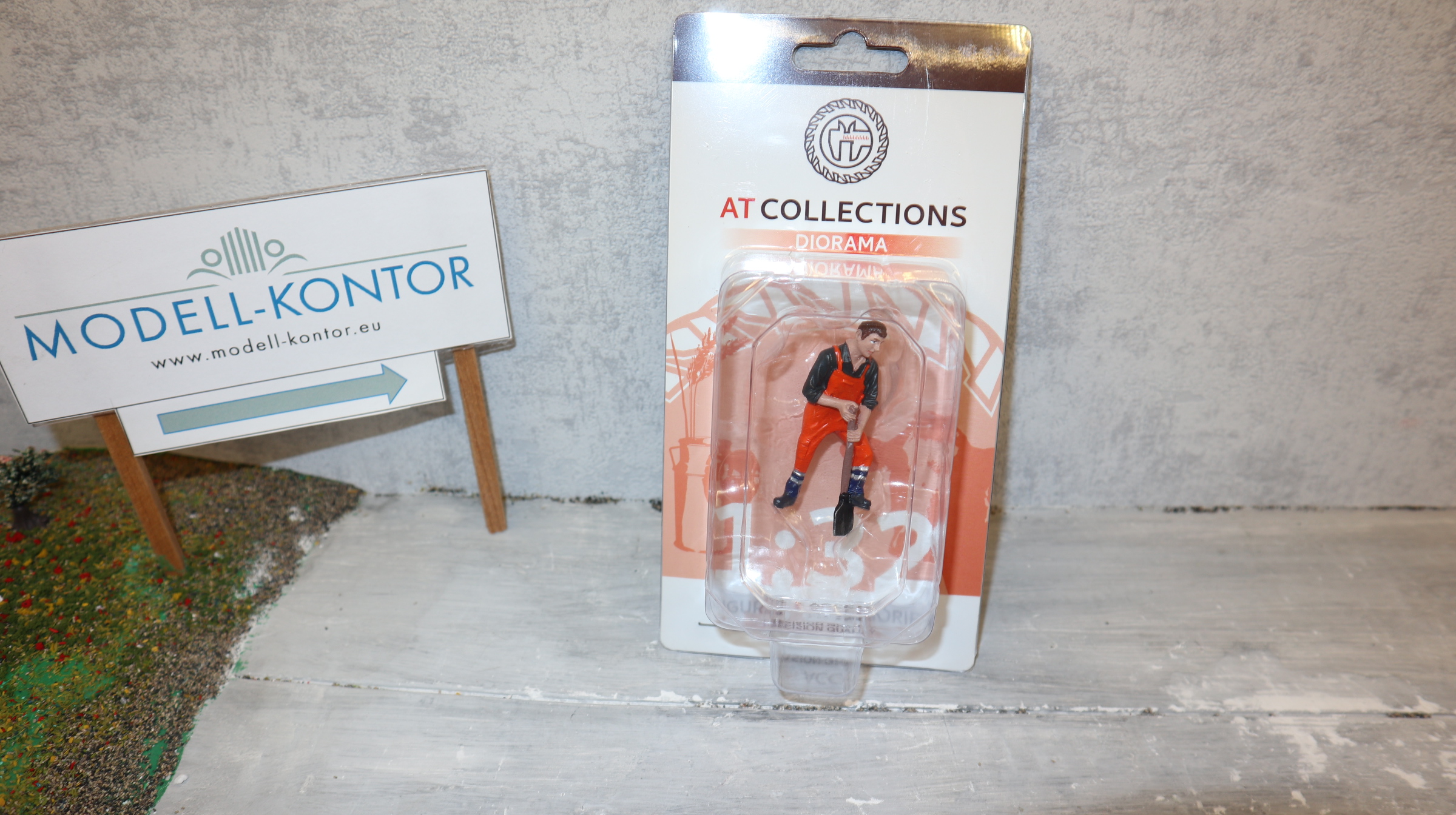 AT Collections 32146 in 1:32, Figur "Roland gräbt", NEU in OVP