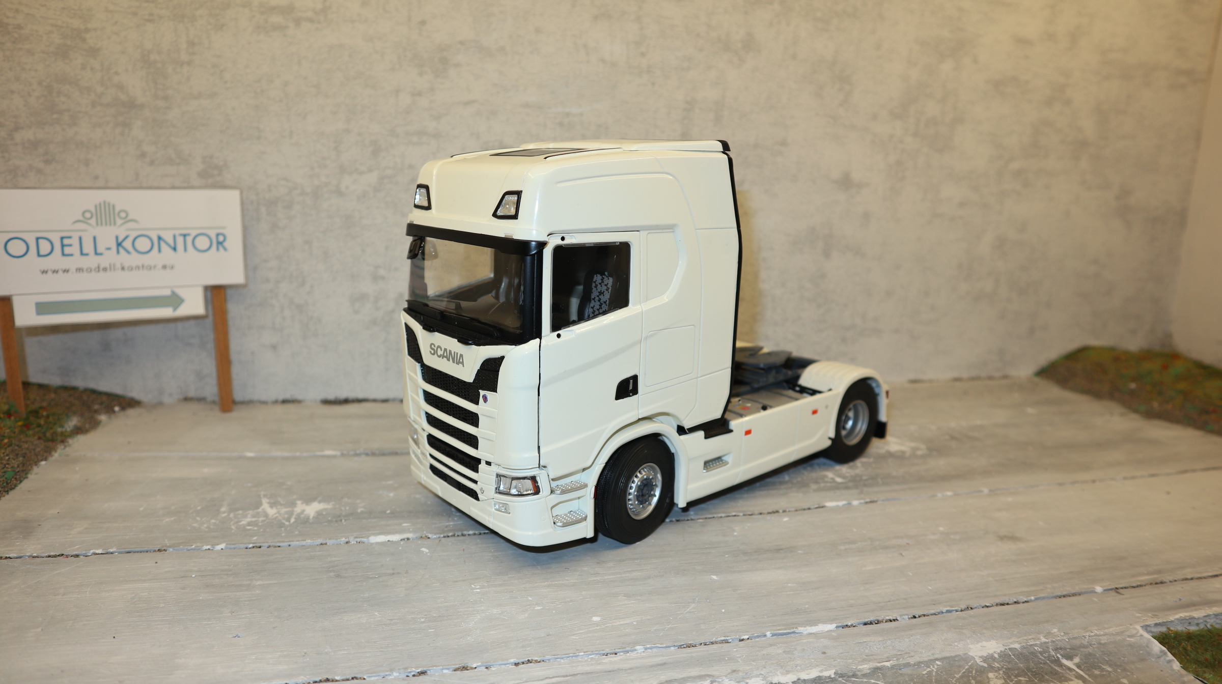 SOLIDO 2400301 in 1:24, SCANIA 580 S Highline SZM in weiß, NEU in OVP
