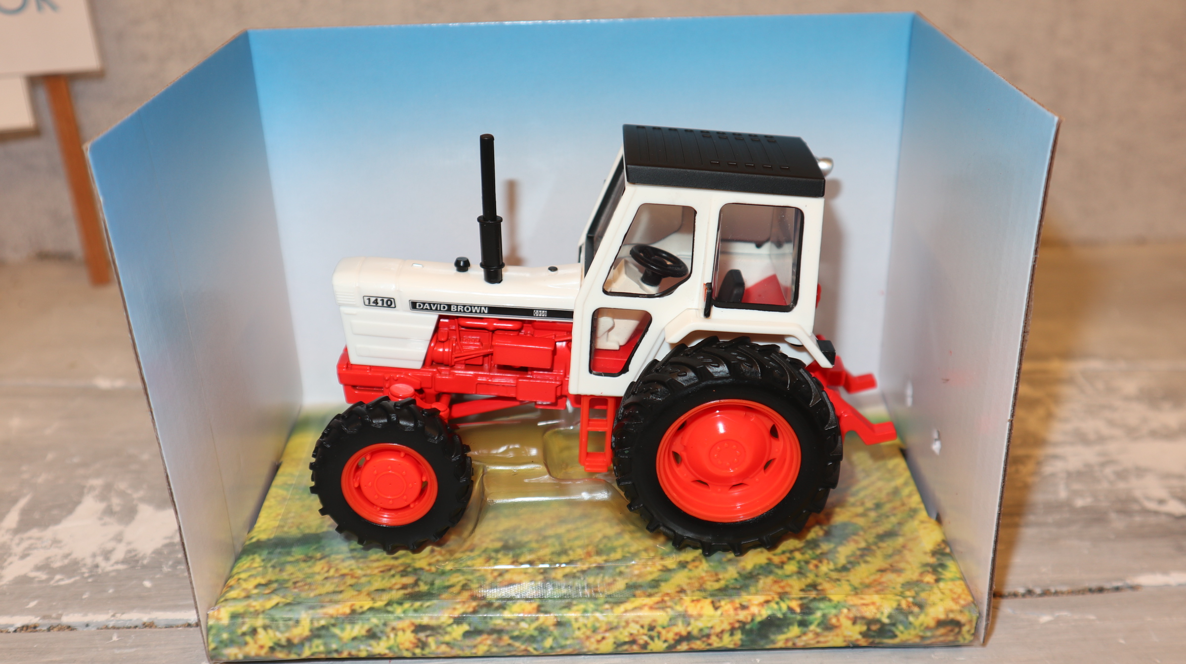 Britains 43393 in 1:32,  David Brown 1410 4WD, NEU in OVP