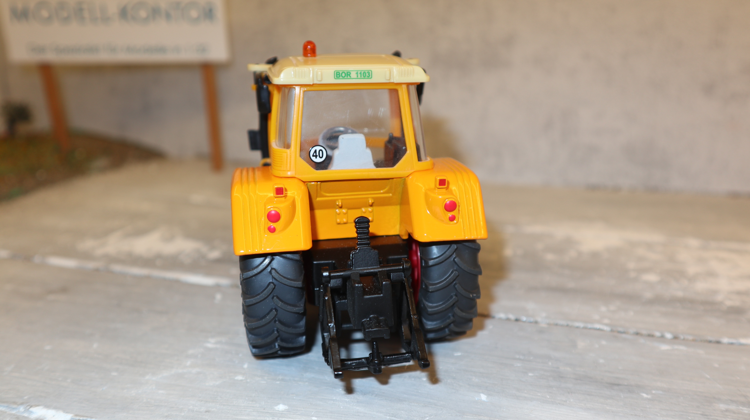 Siku 2968 in 1:32, Fendt 411 orange Grundmodell für SSC,  NEU in OVP