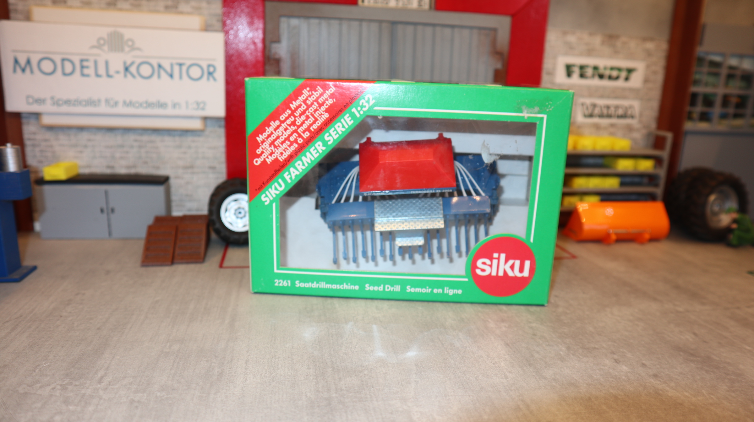 Siku 2261 in 1:32, Saatdrillmaschine RABE blau rotes Dach, NEU in OVP