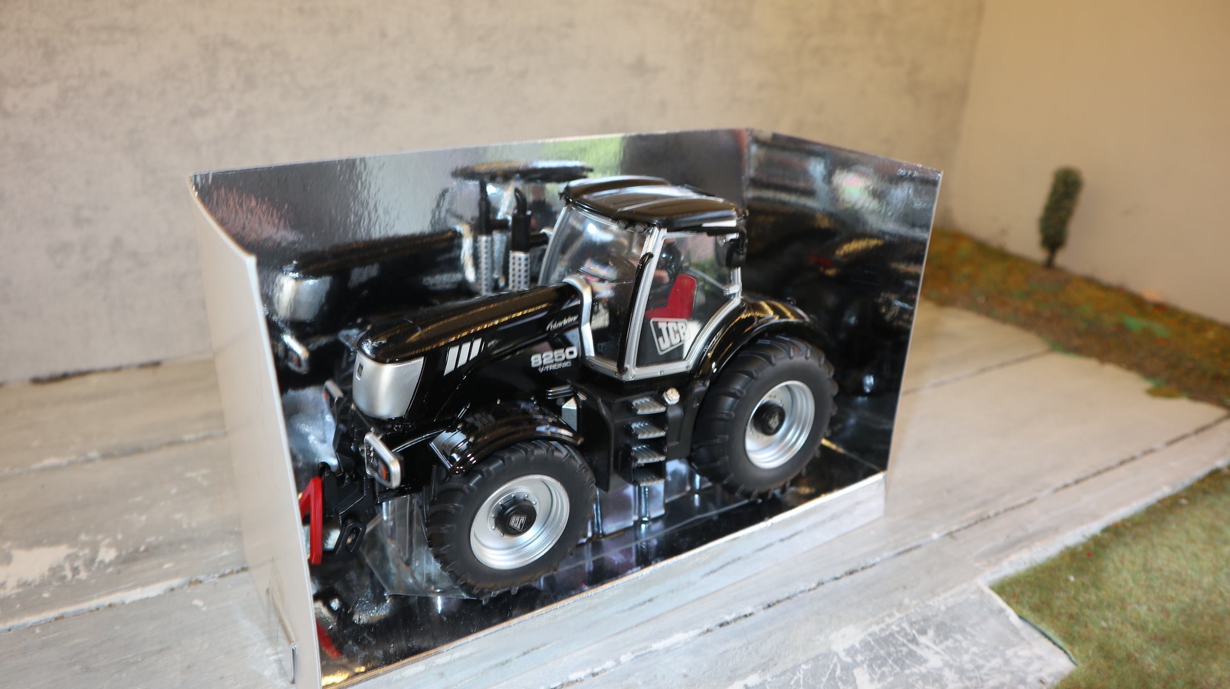 Siku 3267 in 1:32,  JCB 8250 Blackline NEU in OVP