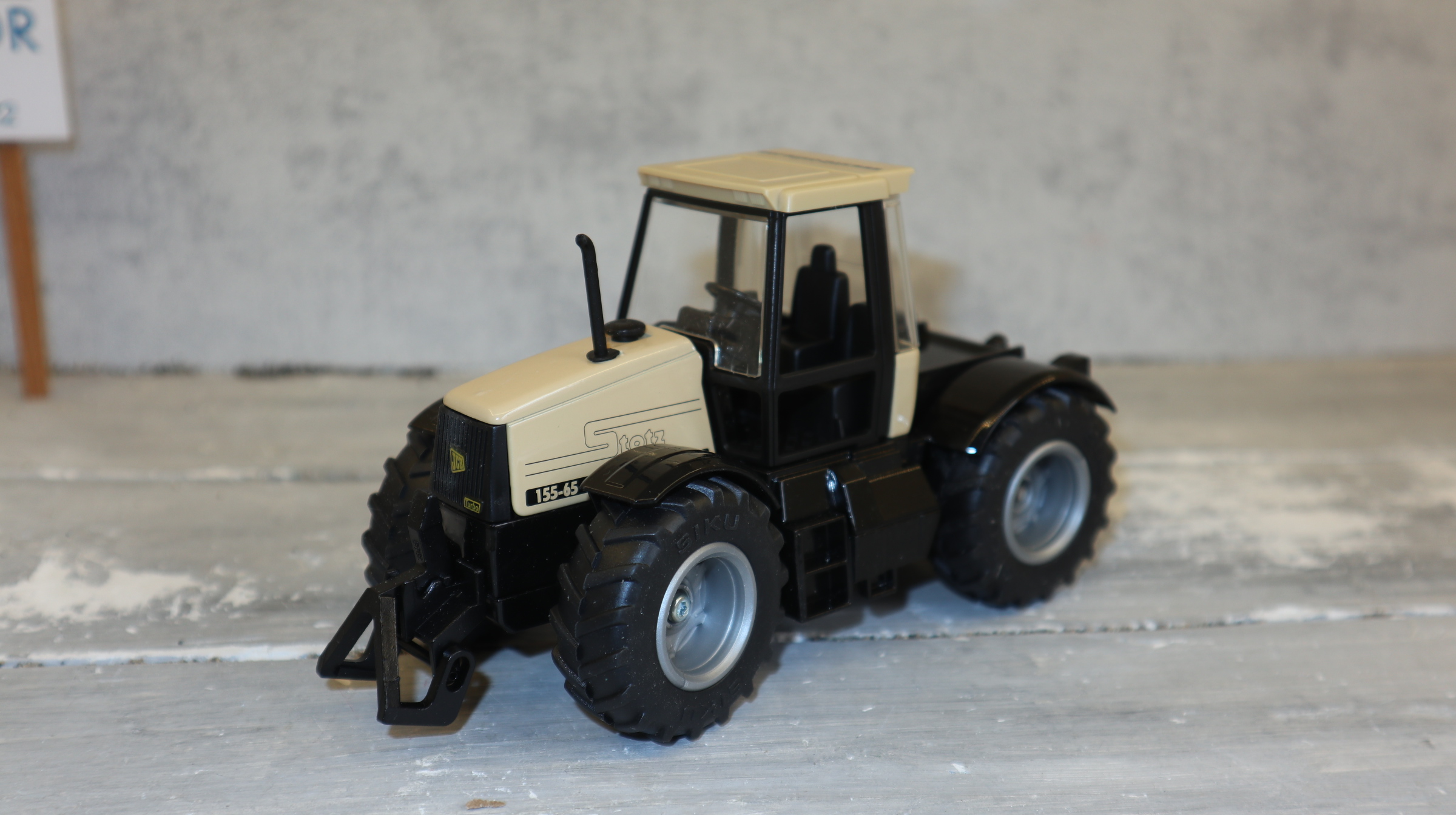 Siku 3160 in 1:32, JCB Fastrac 2150 STOTZ beige, NEU in OVP