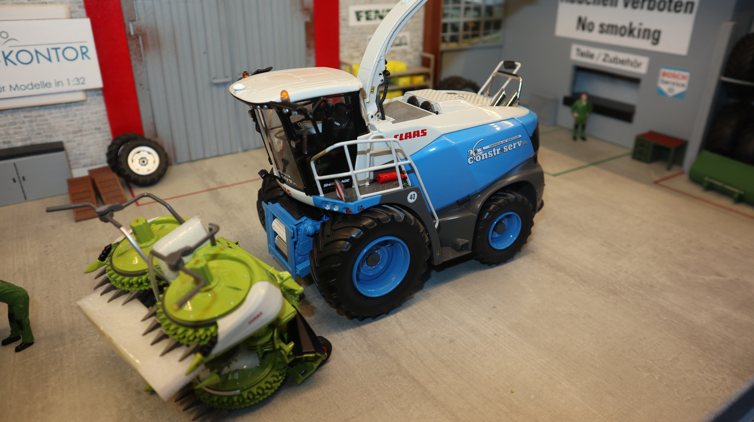 MarGe 2207 in 1:32, Claas Jaguar 990 Sondermodell Constr.-Serv SRL in blau, NEU in OVP