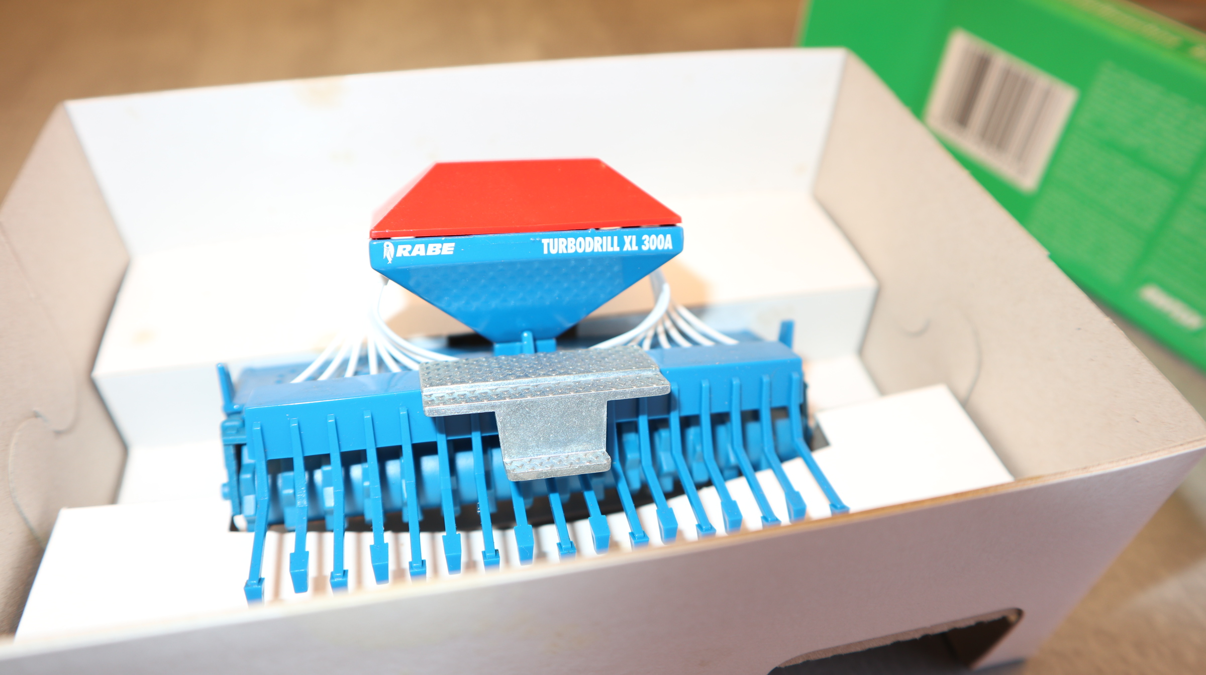 Siku 2261 in 1:32, Saatdrillmaschine RABE blau rotes Dach, NEU in OVP