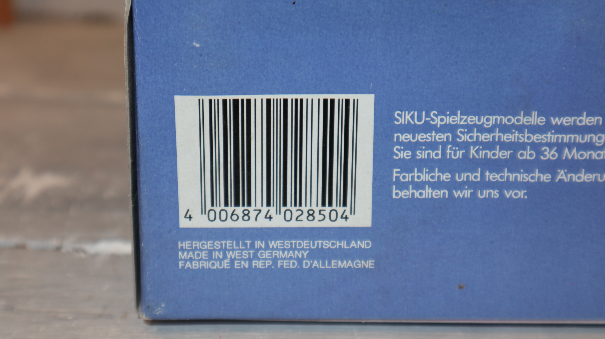 Siku 2850 in 1:32, Deutz-Fahr 7085, Sondermodell USA als DEUTZ-ALLIS, NEU in OVP