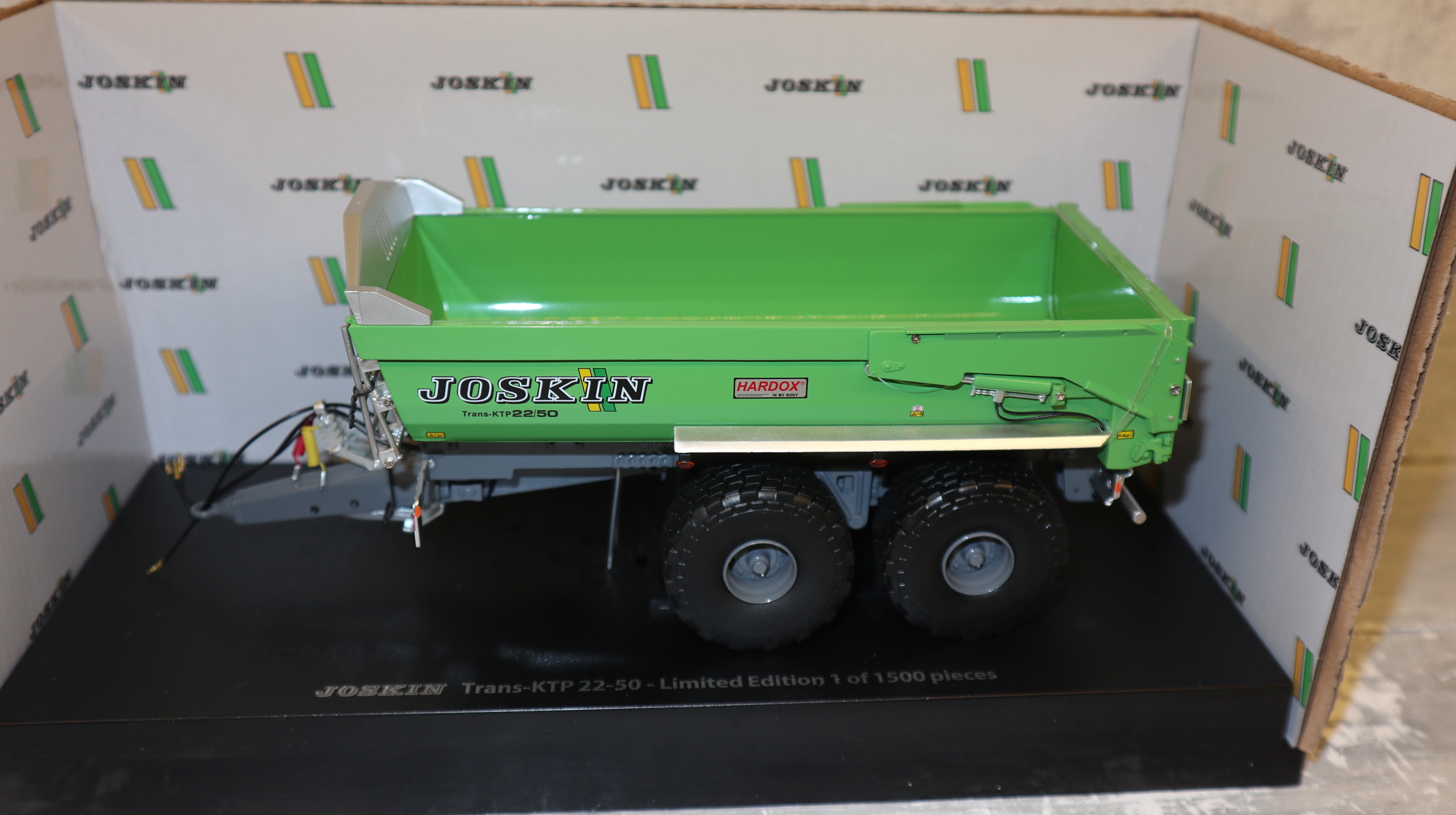 Universal Hobbies UH 6803 in 1:32, Joskin Trans-KTP 22-50 GREEN Edition,  NEU in OVP