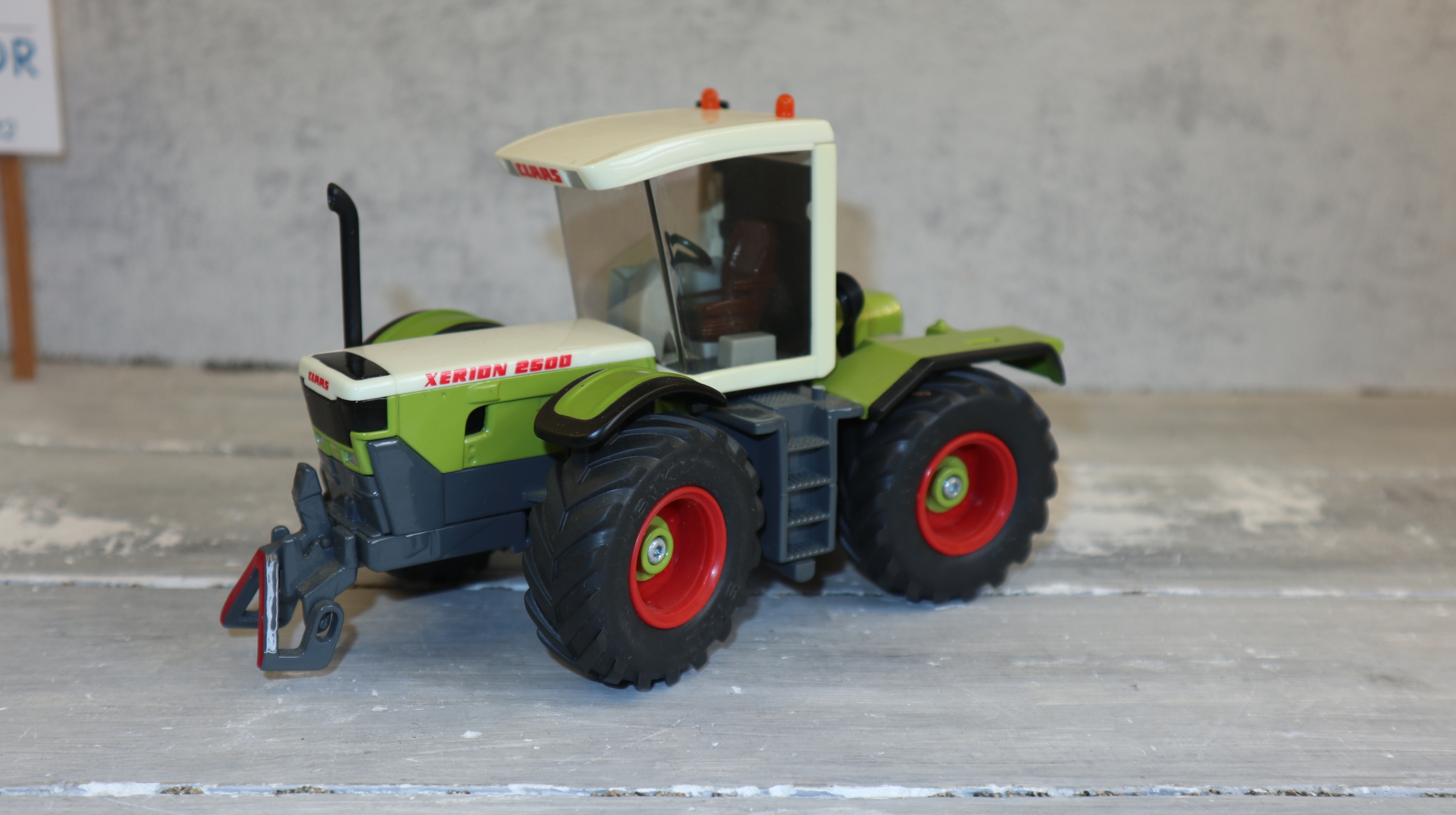 Siku 3553 in 1:32, Claas Xerion 2500 LCN Zwolle 2001. Neu in OVP