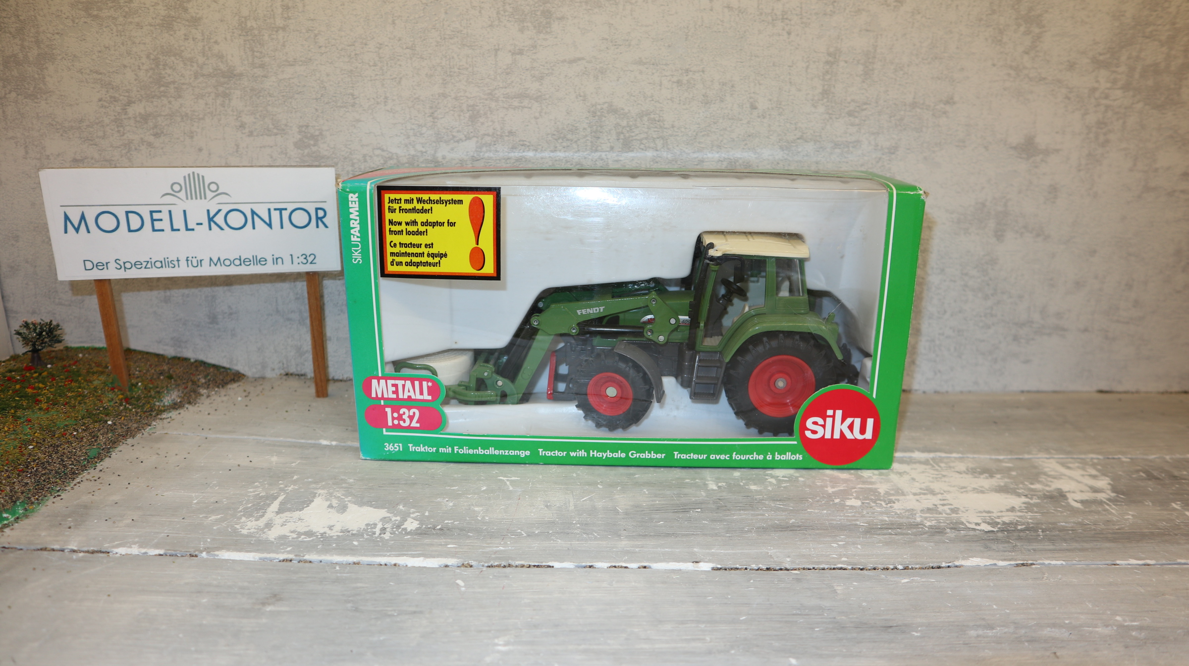 Siku 3651 in 1:32, Fendt 409 Folienzange Wechselsystem resedagrün, NEU in OVP