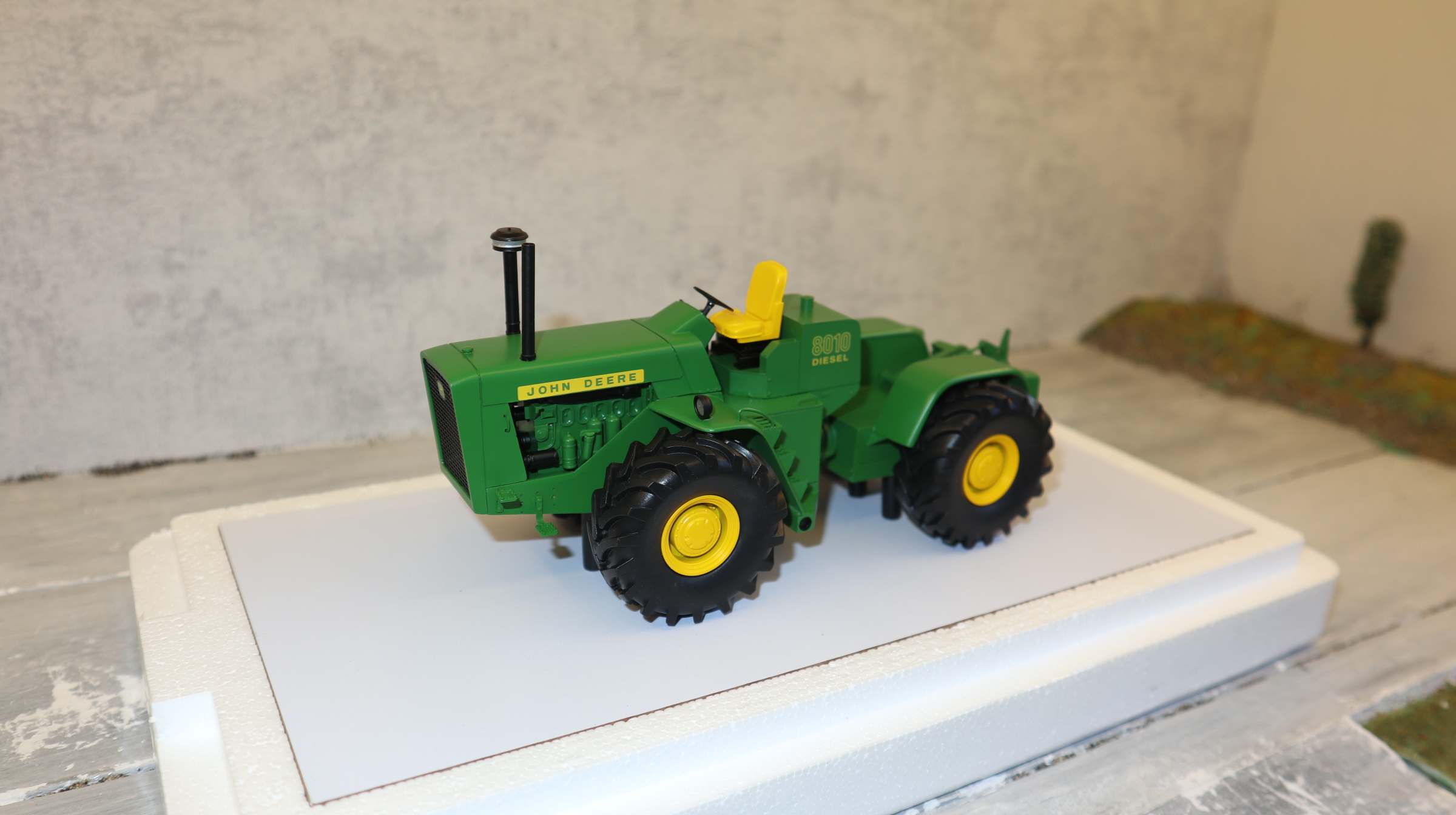 Schuco Pro 9166 in 1:32, John Deere 8010, NEU in OVP