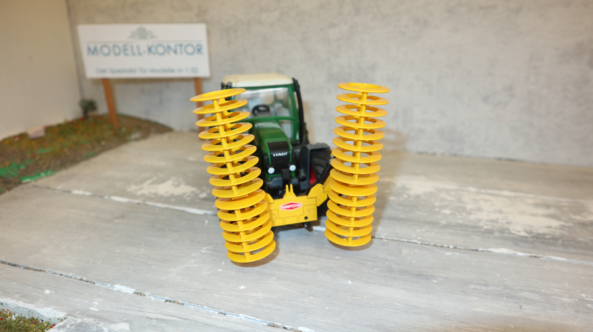 Siku 2052 in 1:32, Frontpacker gelb RUMTSTAD, NEU in OVP