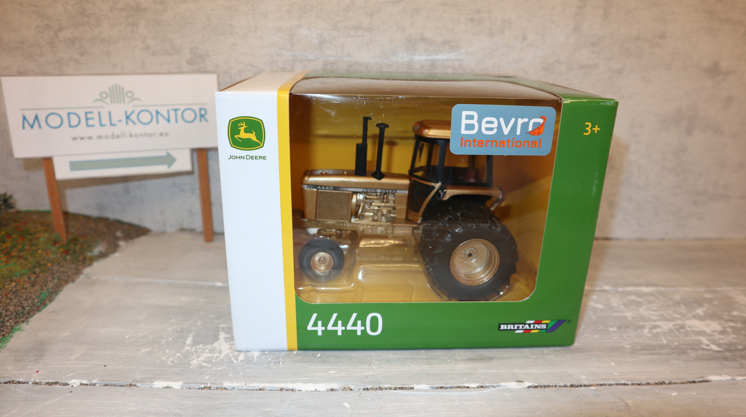 Britains 43380 in 1:32, John Deere 4440 GOLD Zwillingsreifen an HA, Sondermodell GOLD,  NEU in OVP
