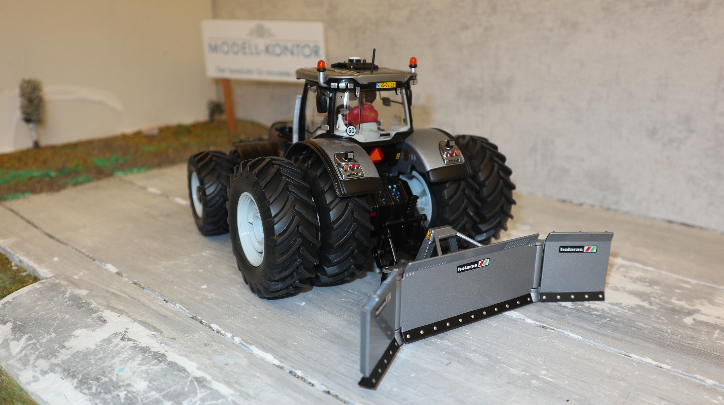Siku 3281 in 1:32, Valtra S352 Silber LCN 2018 NEU in OVP