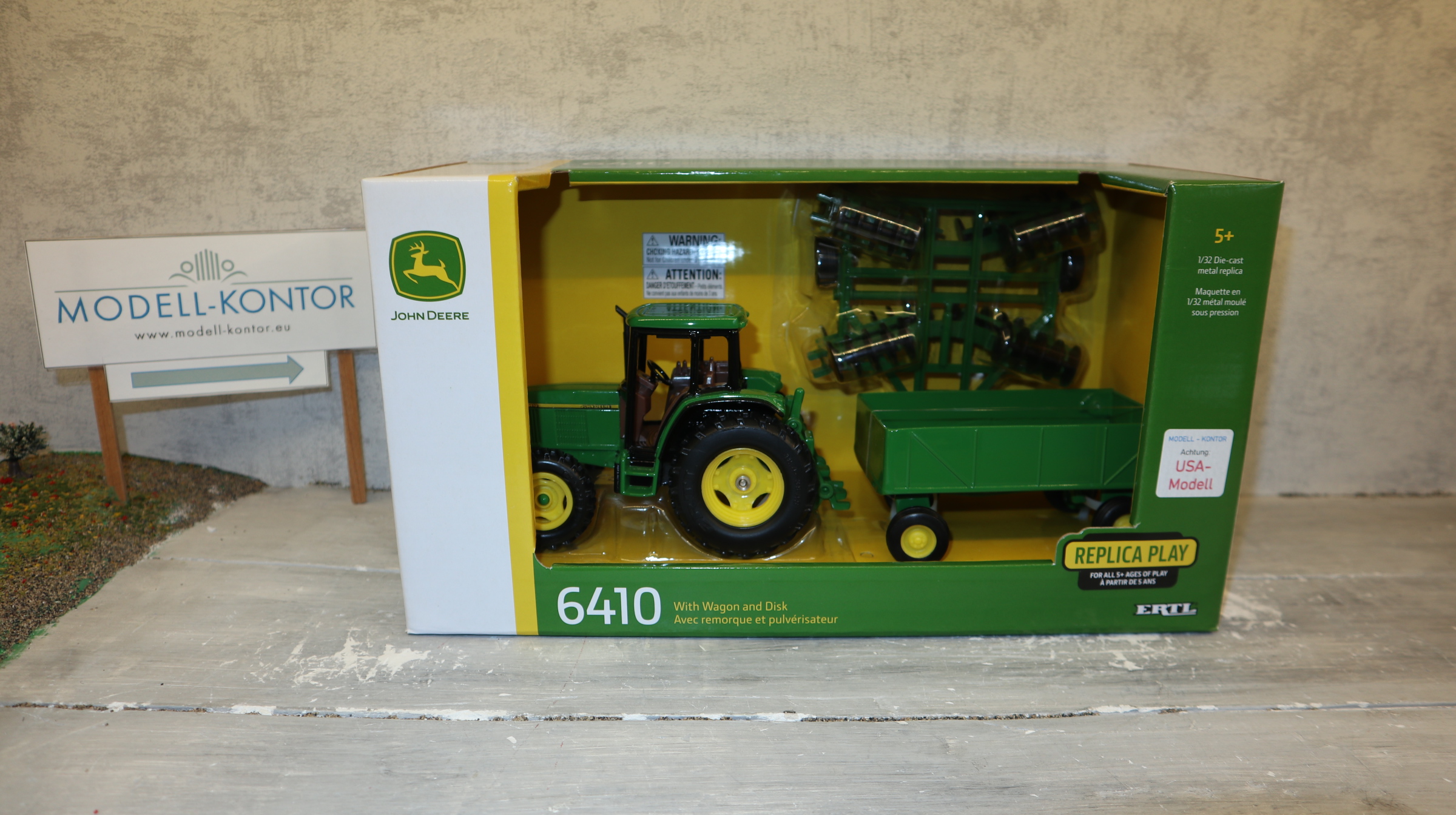 Ertl Britains 15489 in 1:32,  John Deere 6410 Set mit Anhänger und Grubber,  NEU in OVP