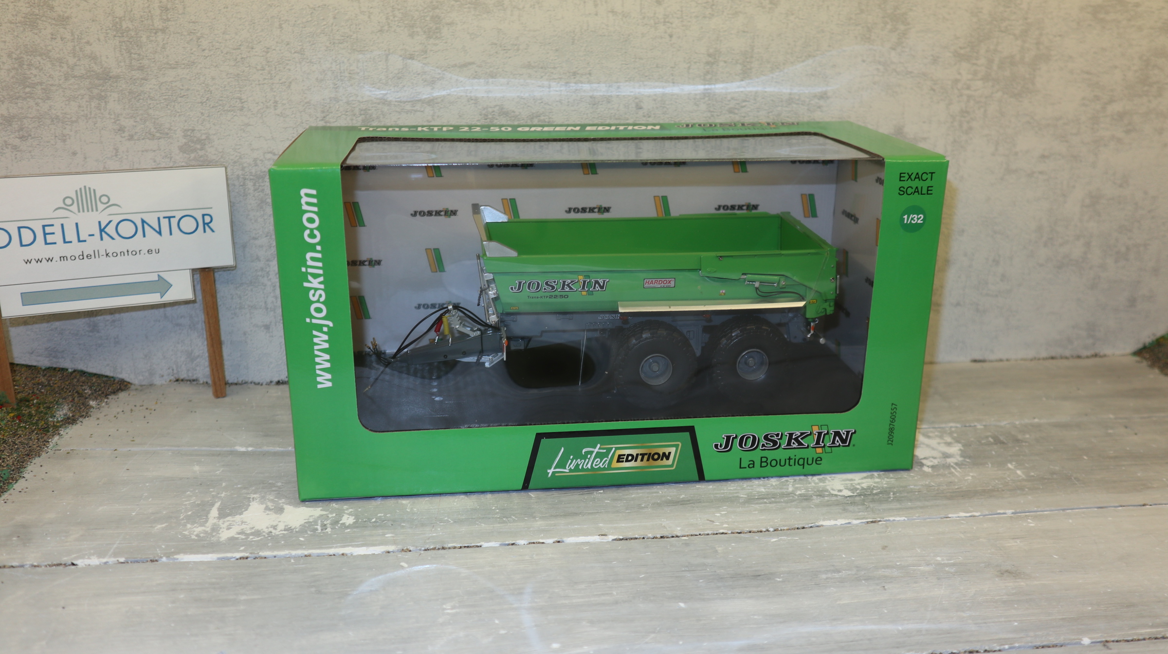 Universal Hobbies UH 6803 in 1:32, Joskin Trans-KTP 22-50 GREEN Edition,  NEU in OVP