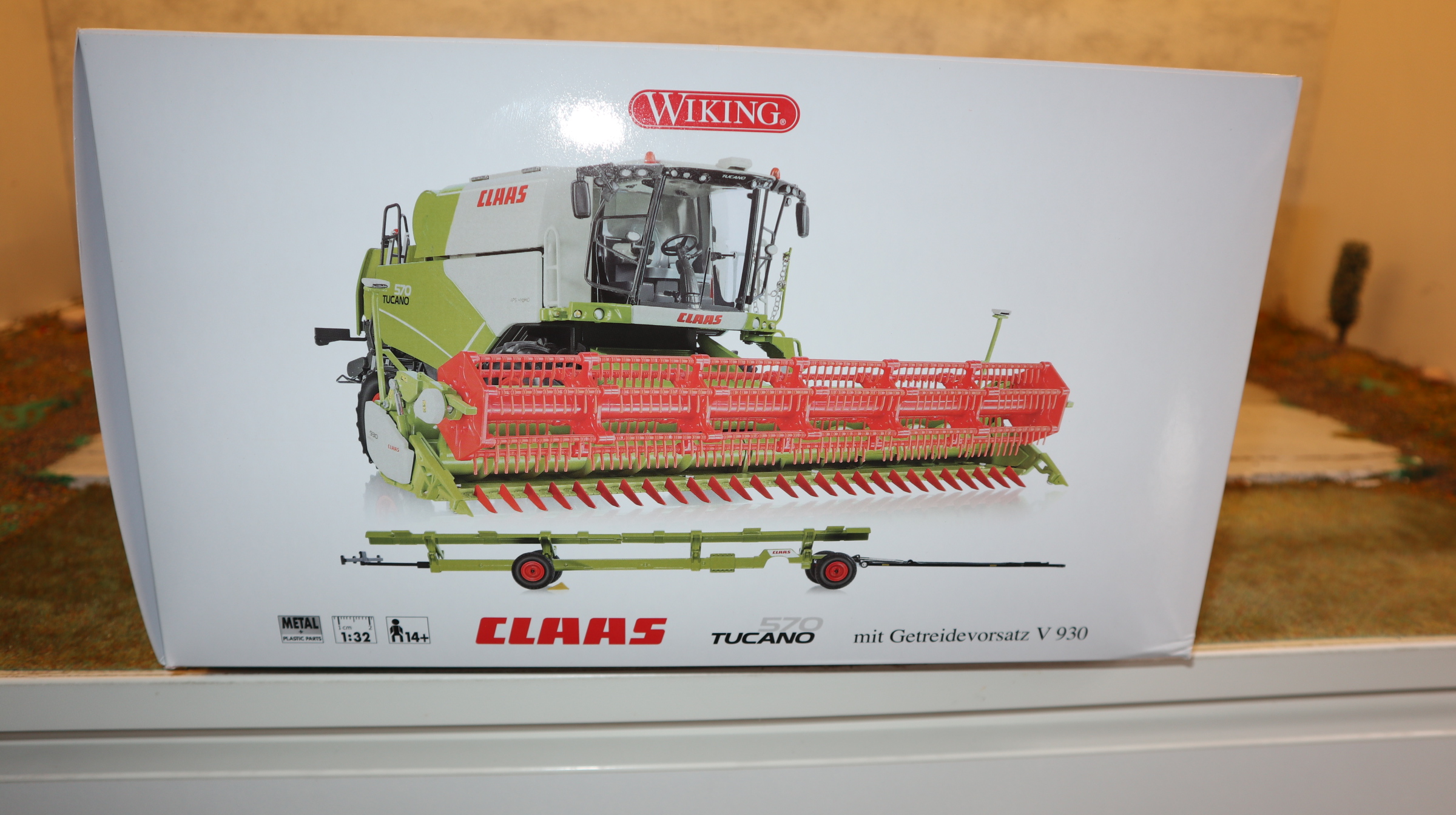 Wiking 077817 in 1:32, Claas Tucano 570 mit Getreidevorsatz,  NEU in OVP