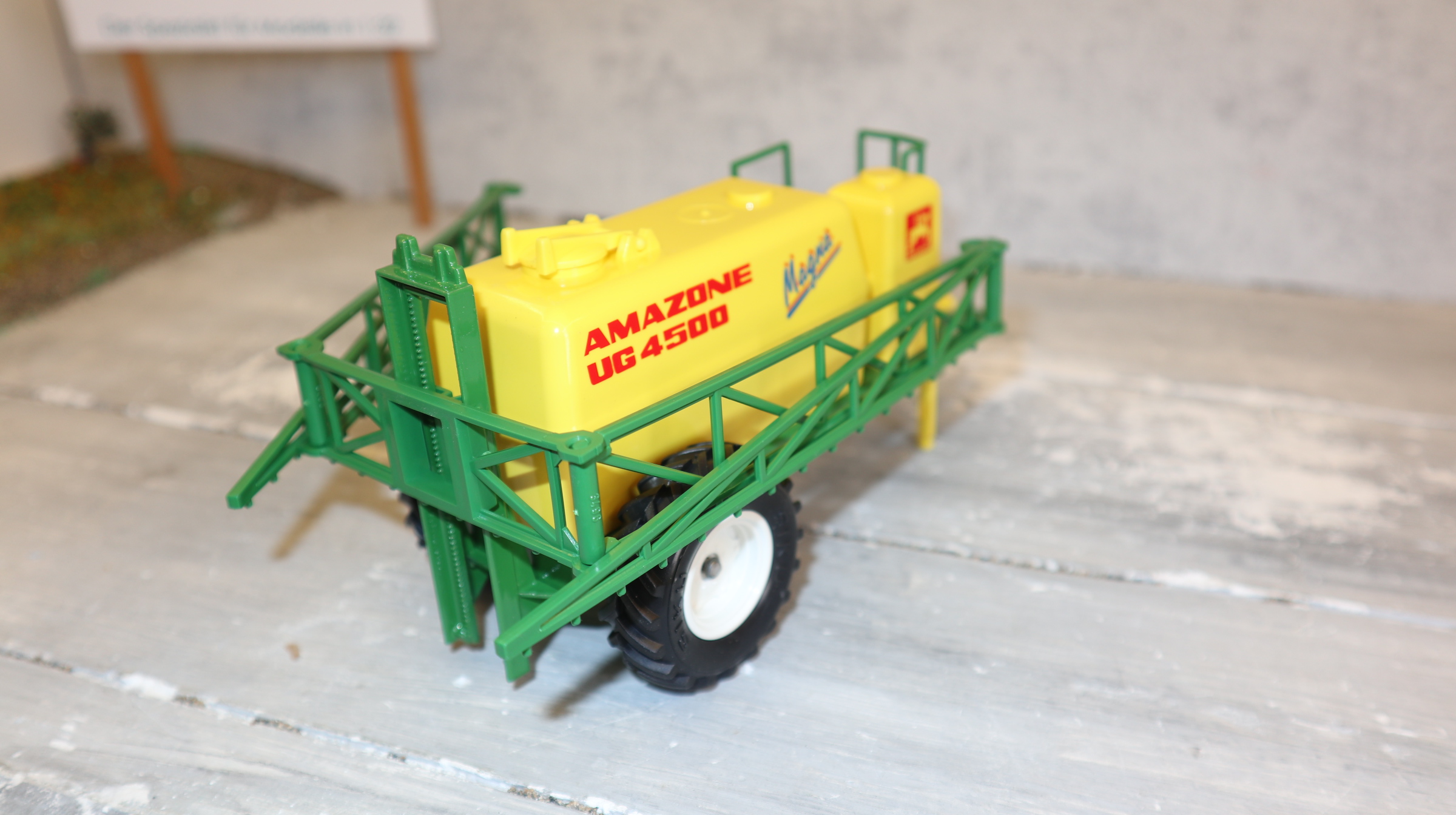 Siku 2563 in 1:32, Feldspritze PRONTO Bayer, Sondermodell  NEU in OVP