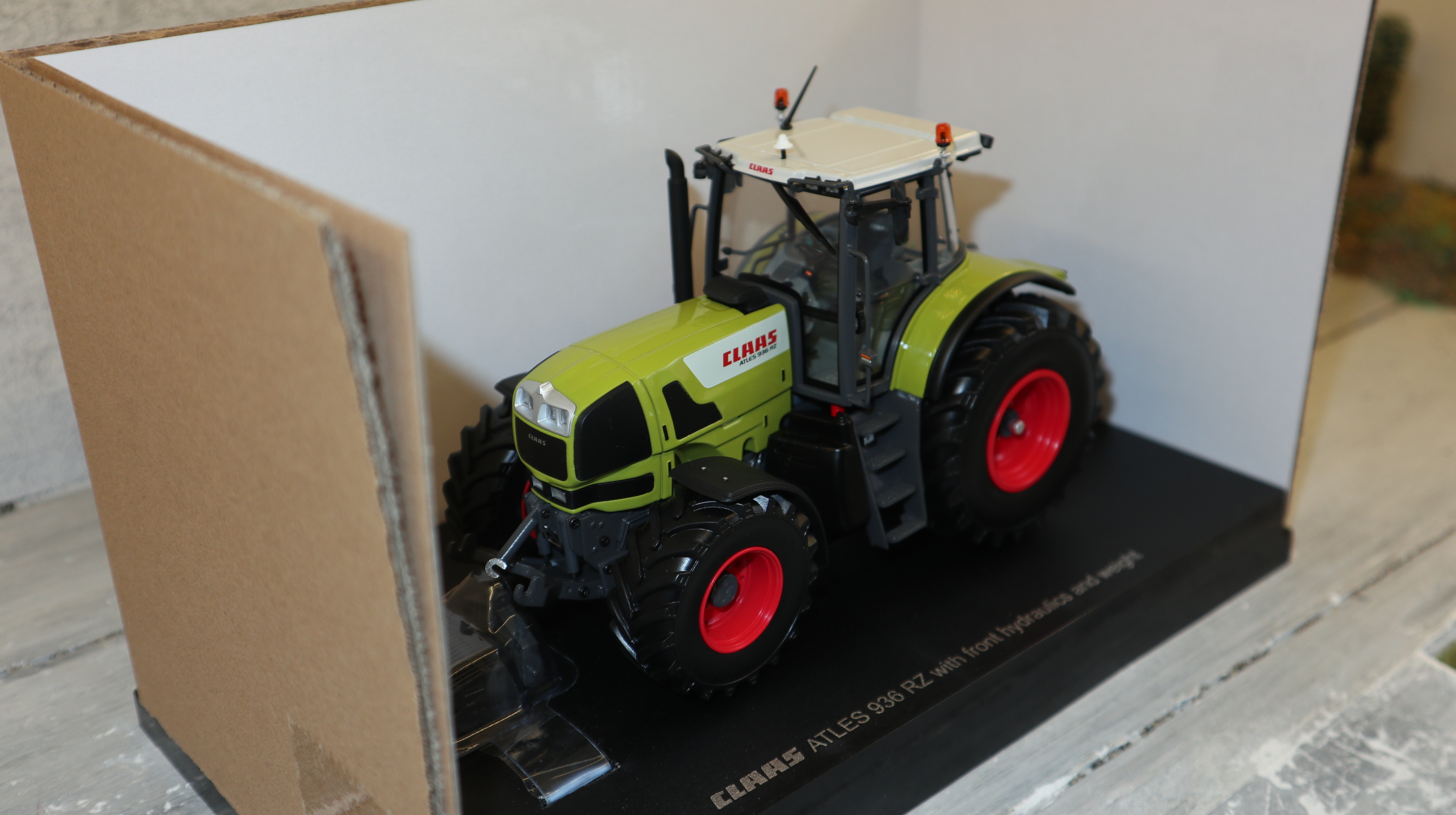 Universal Hobbies UH 02678510 in 1:32, Claas ATLES 936 RZ, NEU in OVP