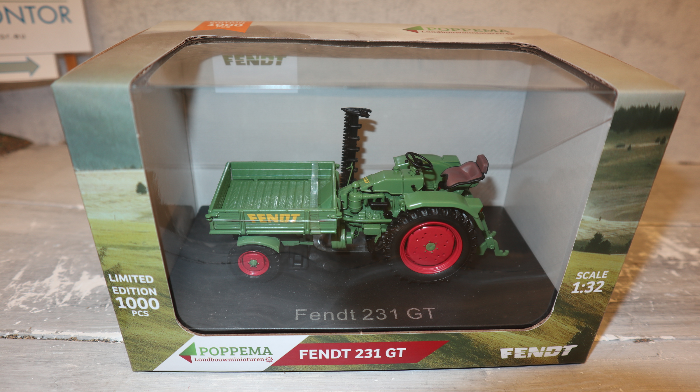 Universal Hobbies UH 6669 in 1:32,  Fendt 231 Geräteträger, nur 1000 Stück,  Neu in OVP