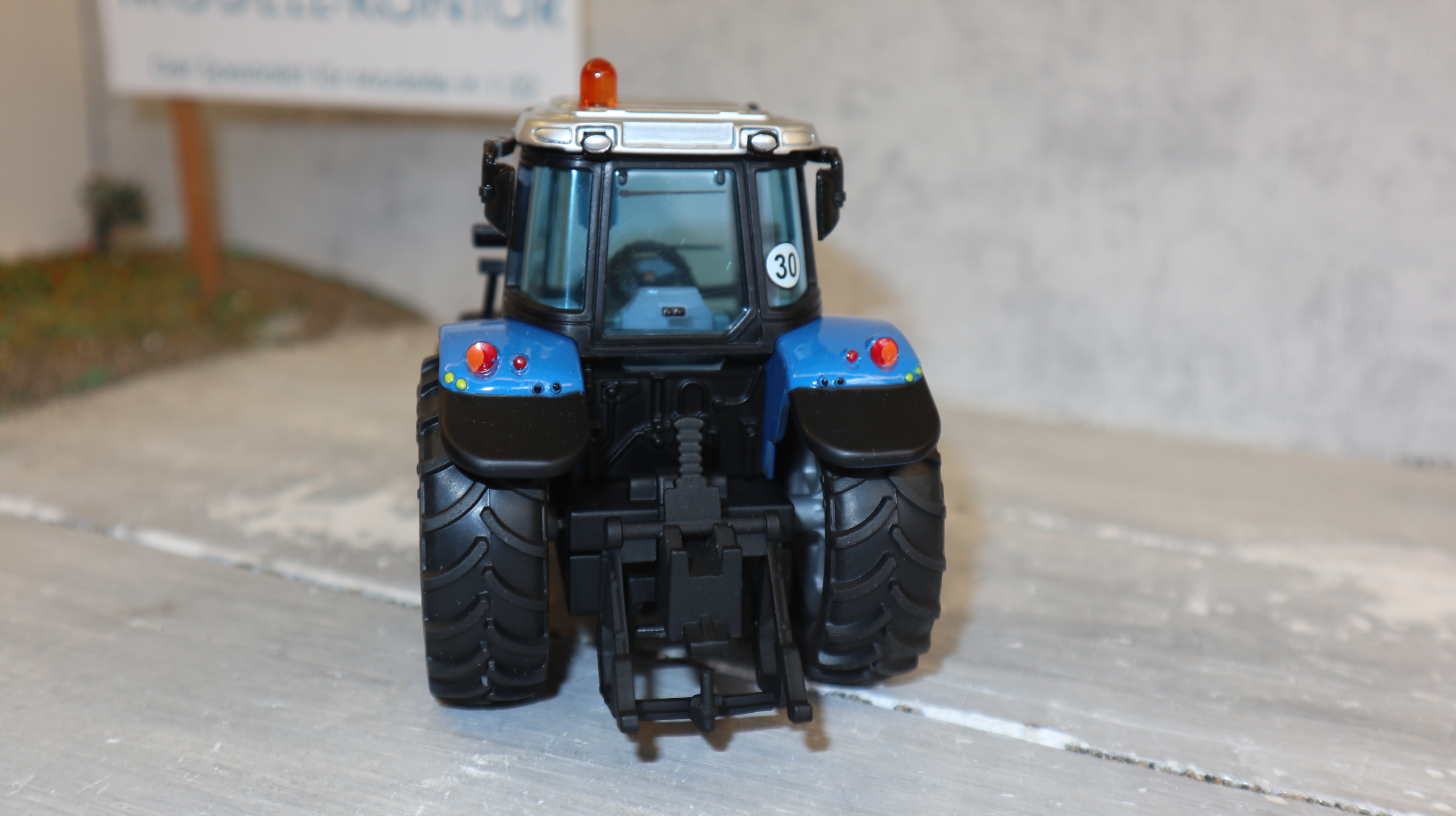 Siku 3051 in 1:32, ISEKI Big T 5095 aus Japan, NEU in OVP
