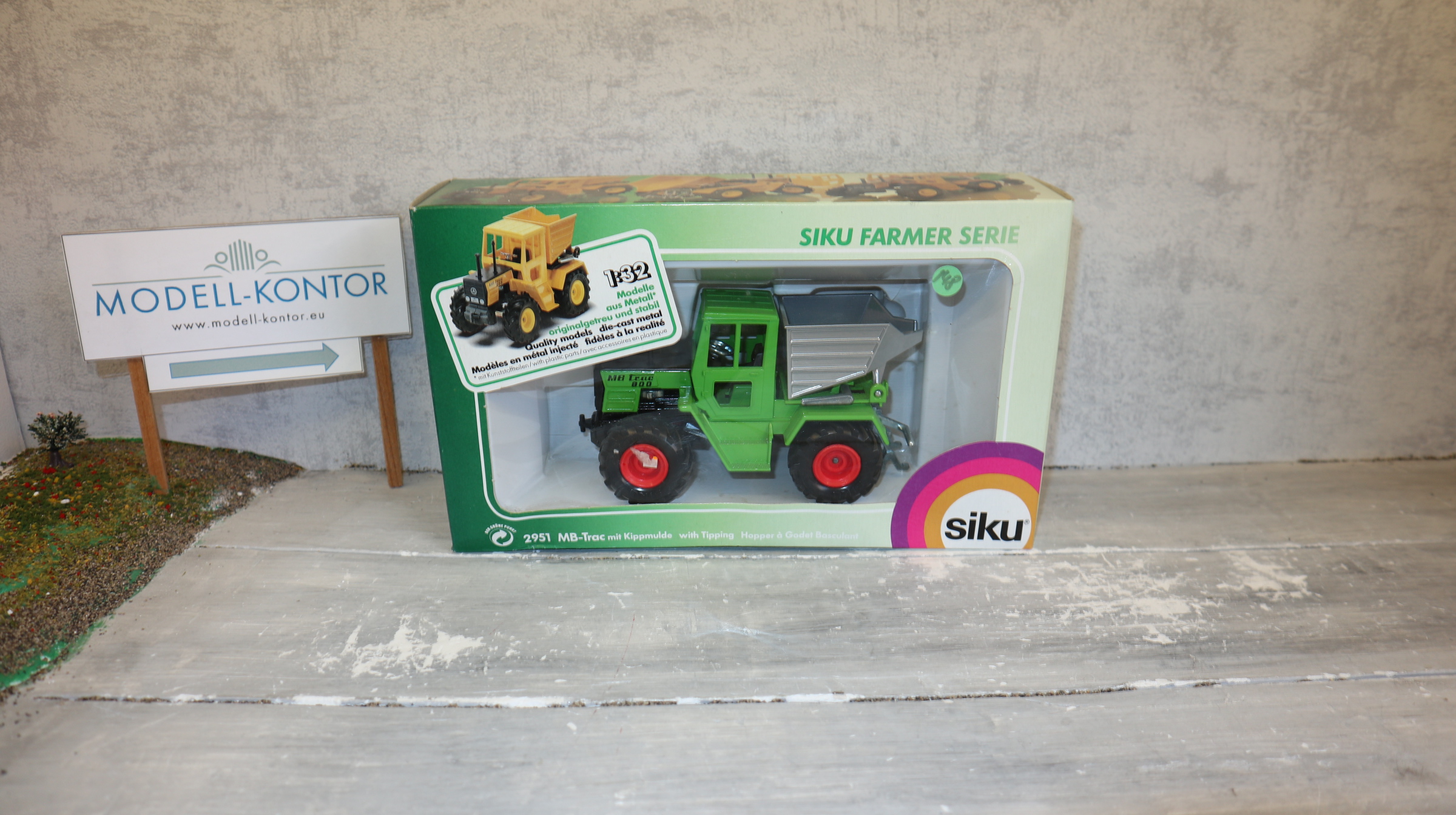 Siku 2951 in 1:32, MB Trac 800 mit Kippmulde GRÜN-SILBER, Neu in OVP