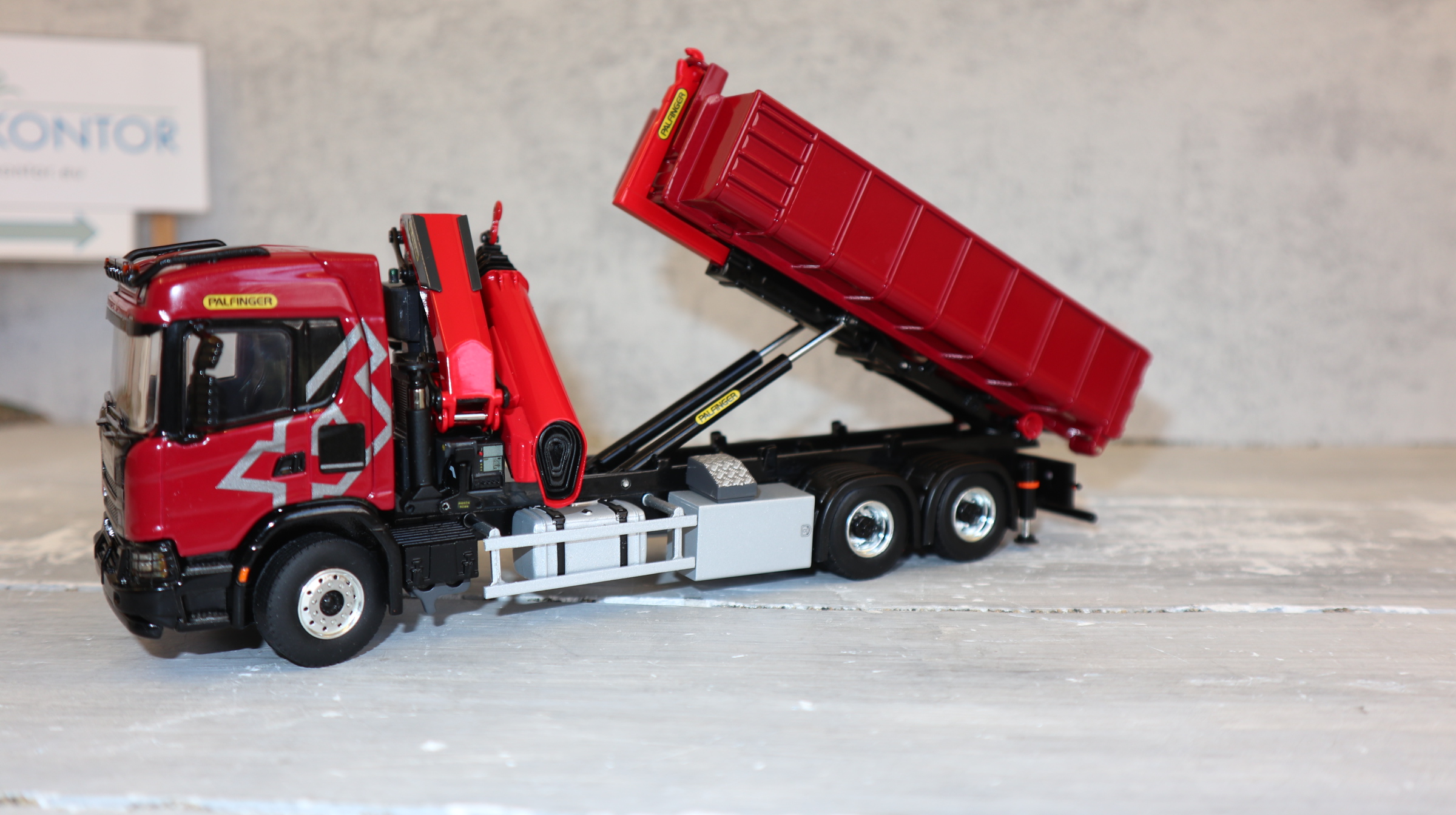 WSI 02-3667 in 1:50, SCANIA G XT 6x4, Palfinger PK 370 TEC weinrot,  NEU in OVP