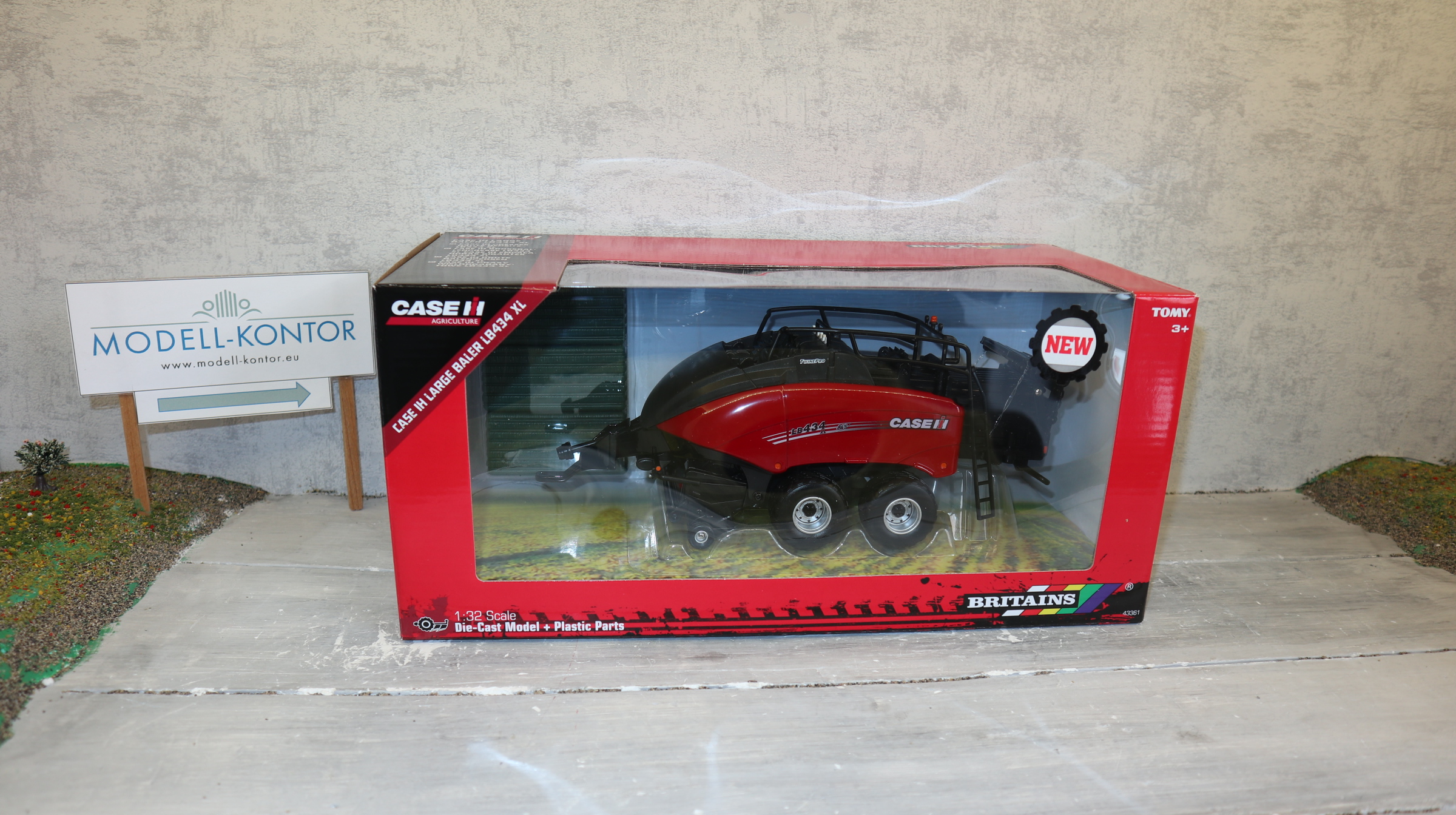 Britains 43361 in 1:32, CASE IH LB434 XL Großballenpresse, NEU in OVP