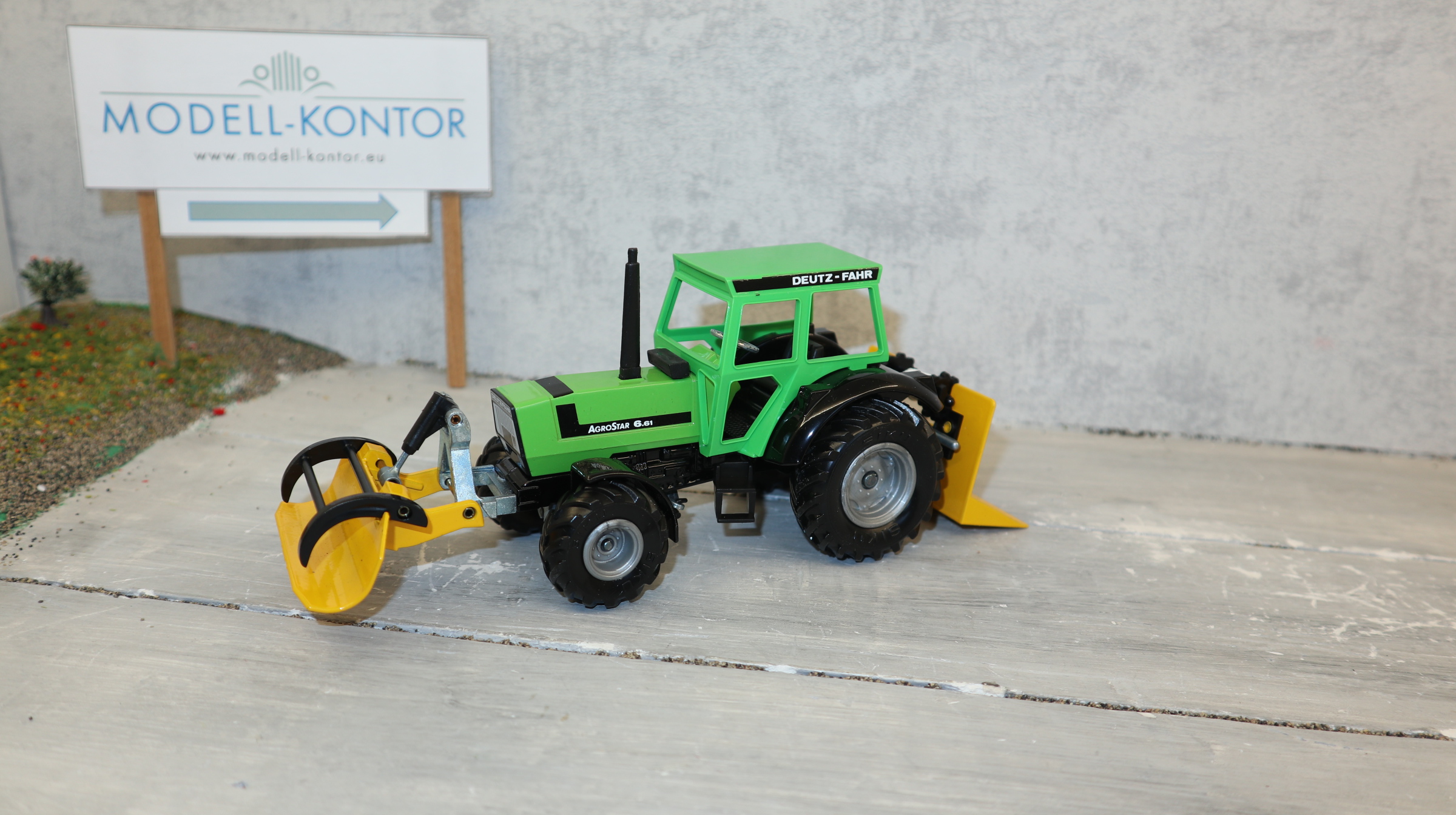 Siku 3550 in 1:32,  Deutz Forstschlepper Version 2, NEU in OVP