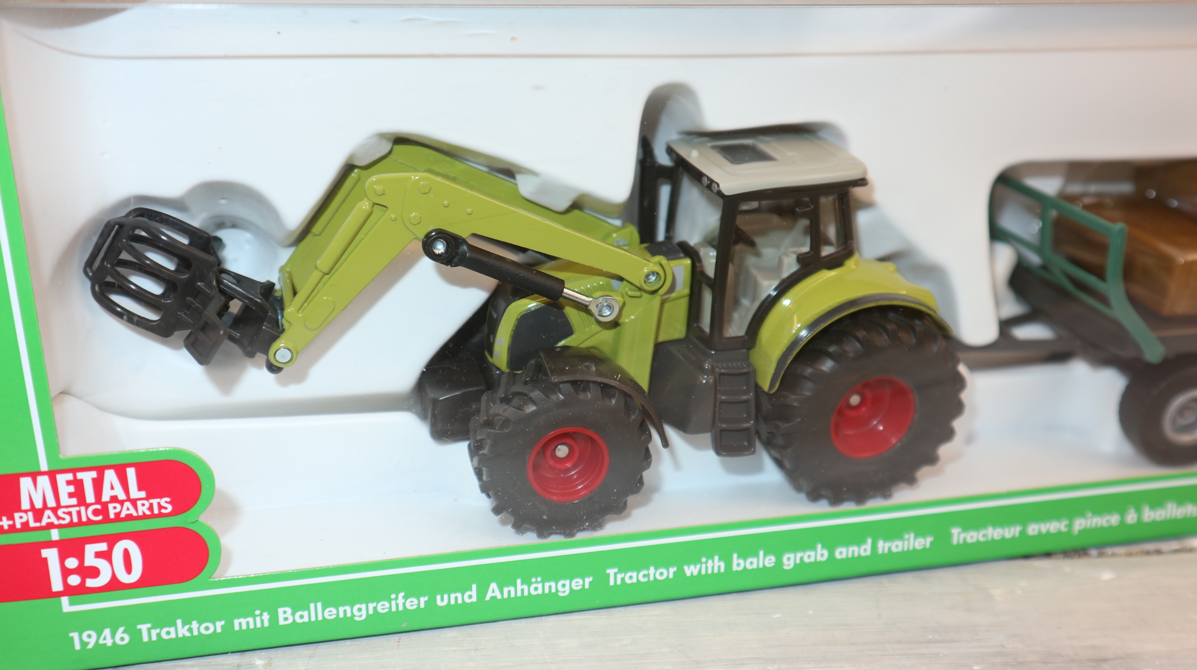 Siku 1:87 Tractor with Trailer & Bales: : Spielzeug