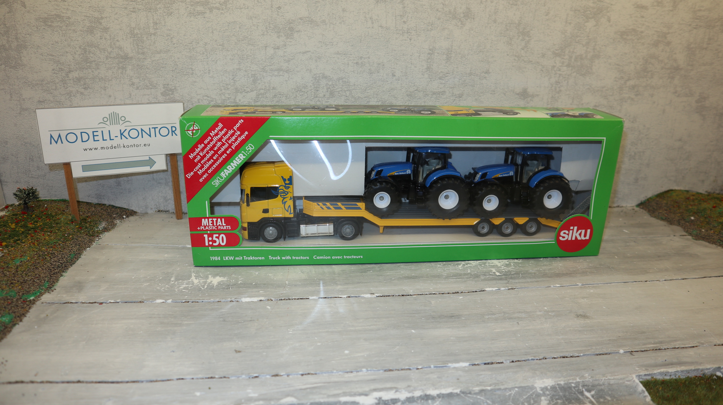 Siku 1984 in 1:50,  Scania mit Tieflader und 2 Trecker New Holland, , NEU  in OVP