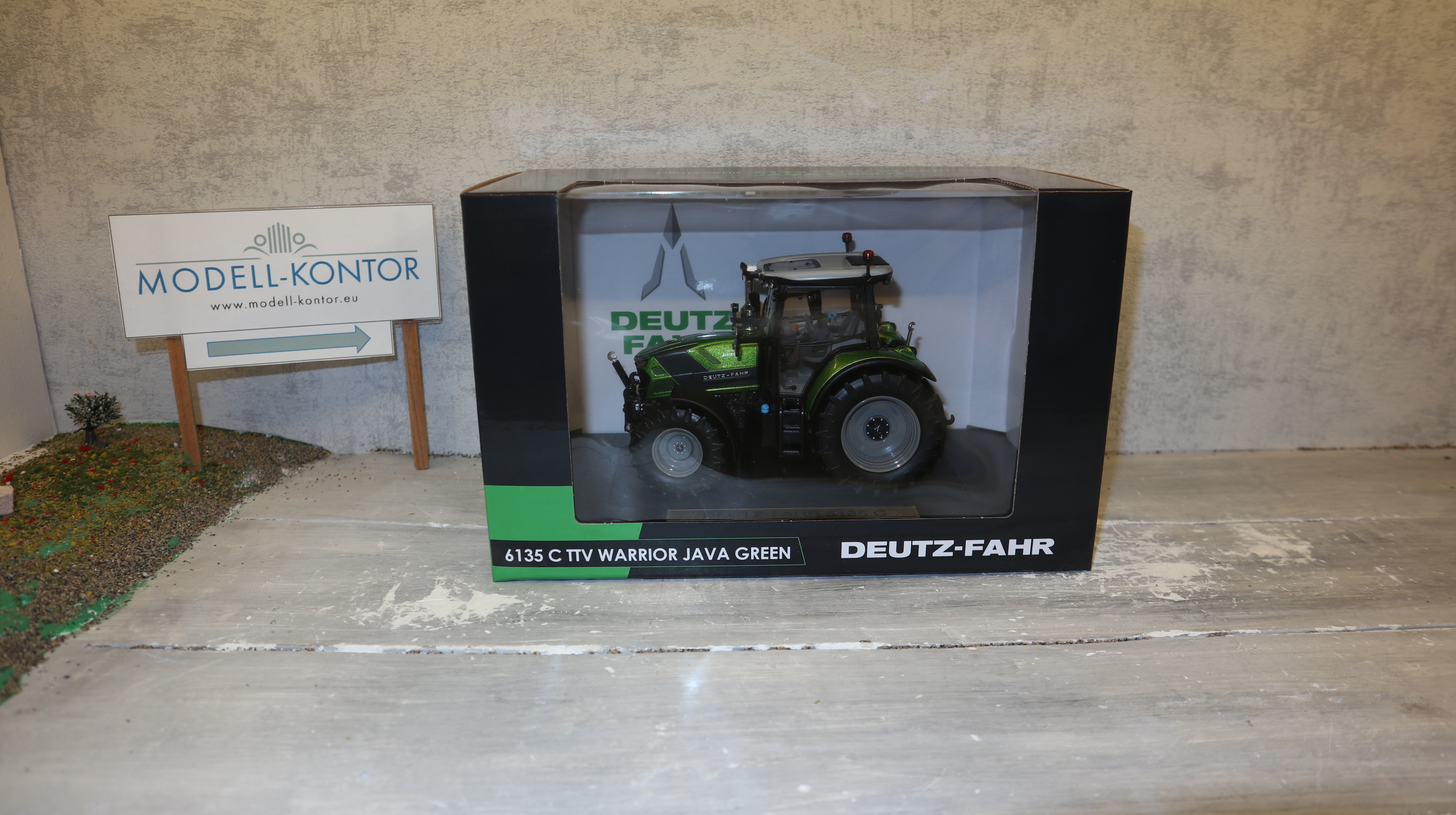 Weise Toys 1086 in 1:32, Deutz 6135 C RVshift Warrior Java Green, NEU in OVP