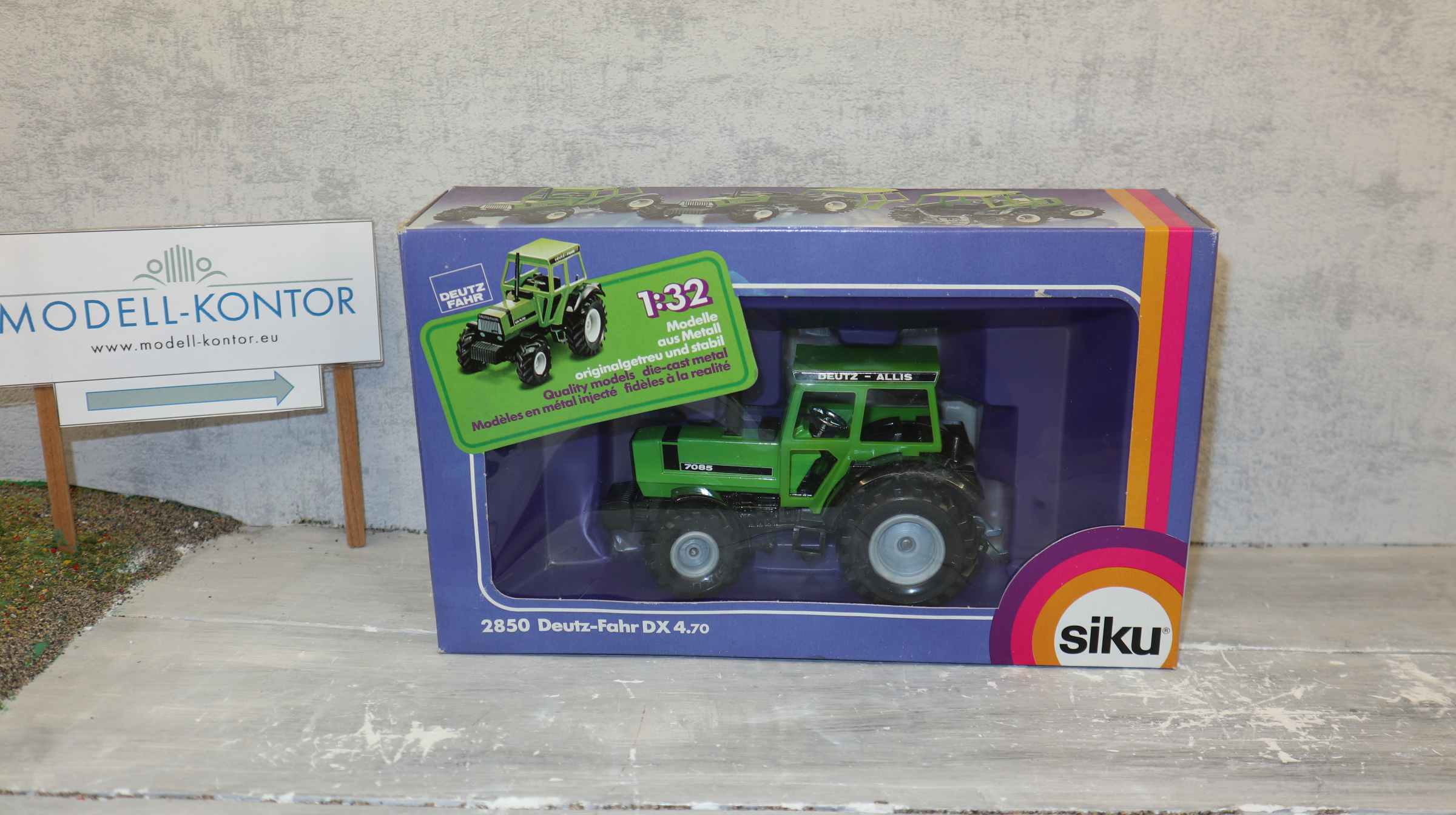 Siku 2850 in 1:32, Deutz-Fahr 7085, Sondermodell USA als DEUTZ-ALLIS, NEU in OVP
