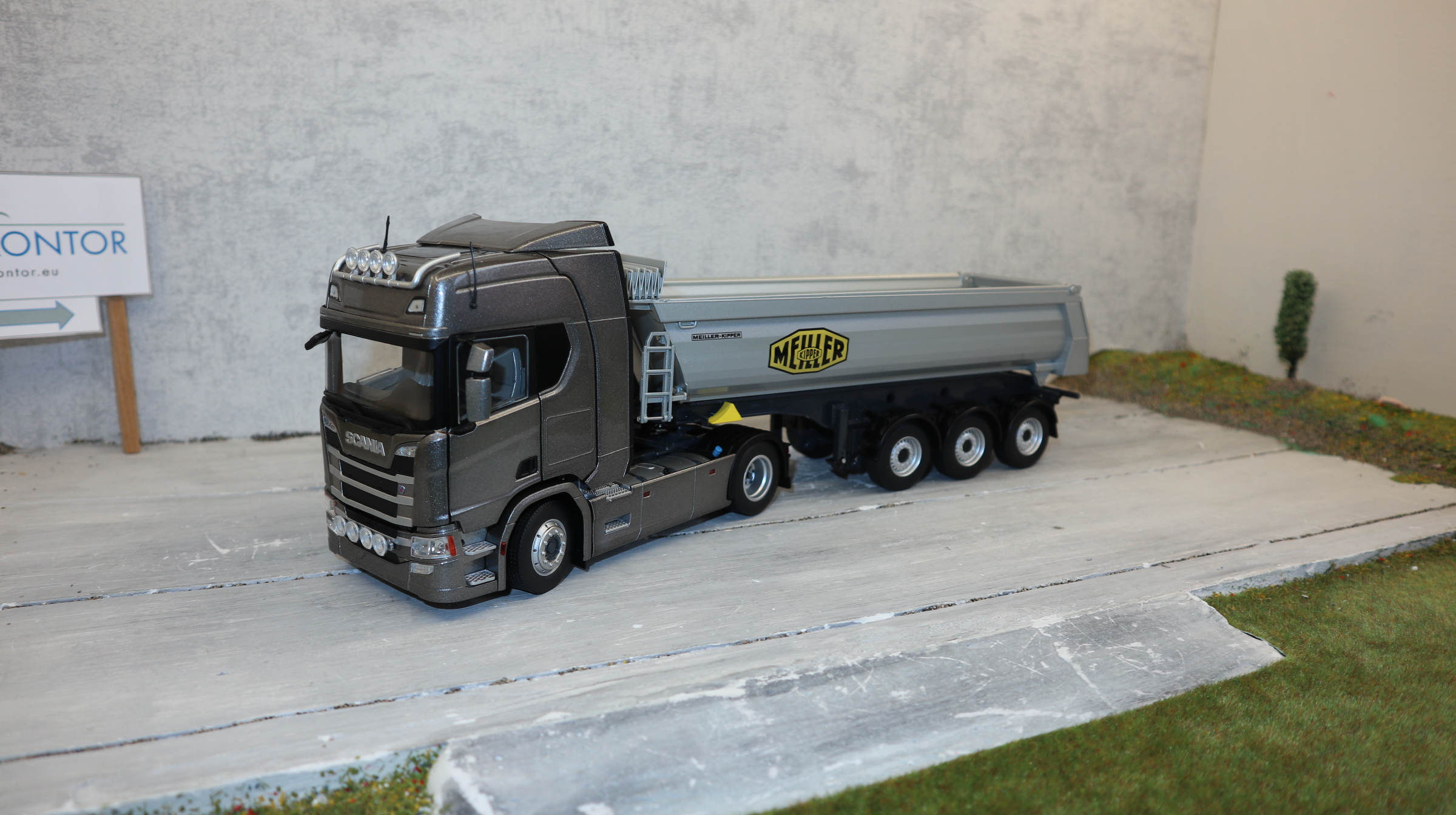MarGe in 1:32 als SET: SCANIA in grau mit MEILLER Kippmulde, NEU in OVP