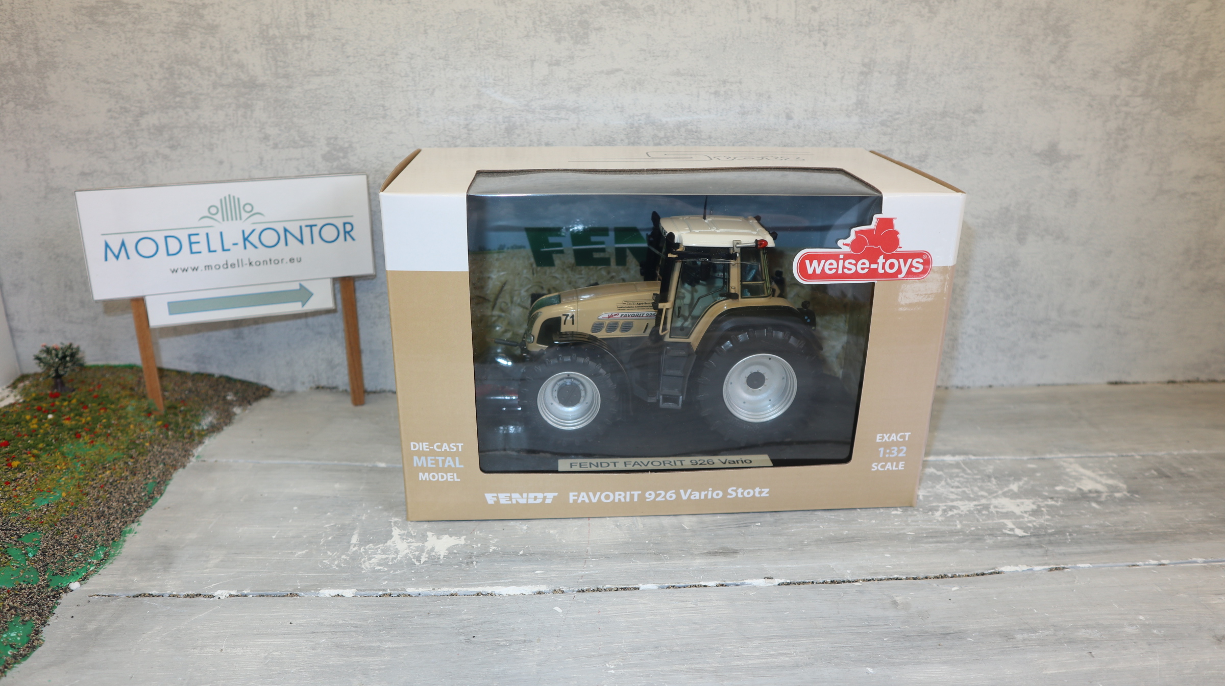 Weise Toys 2061 in 1:32, Fendt Favorit 926 , STOTZ in beige,  NEU in OVP