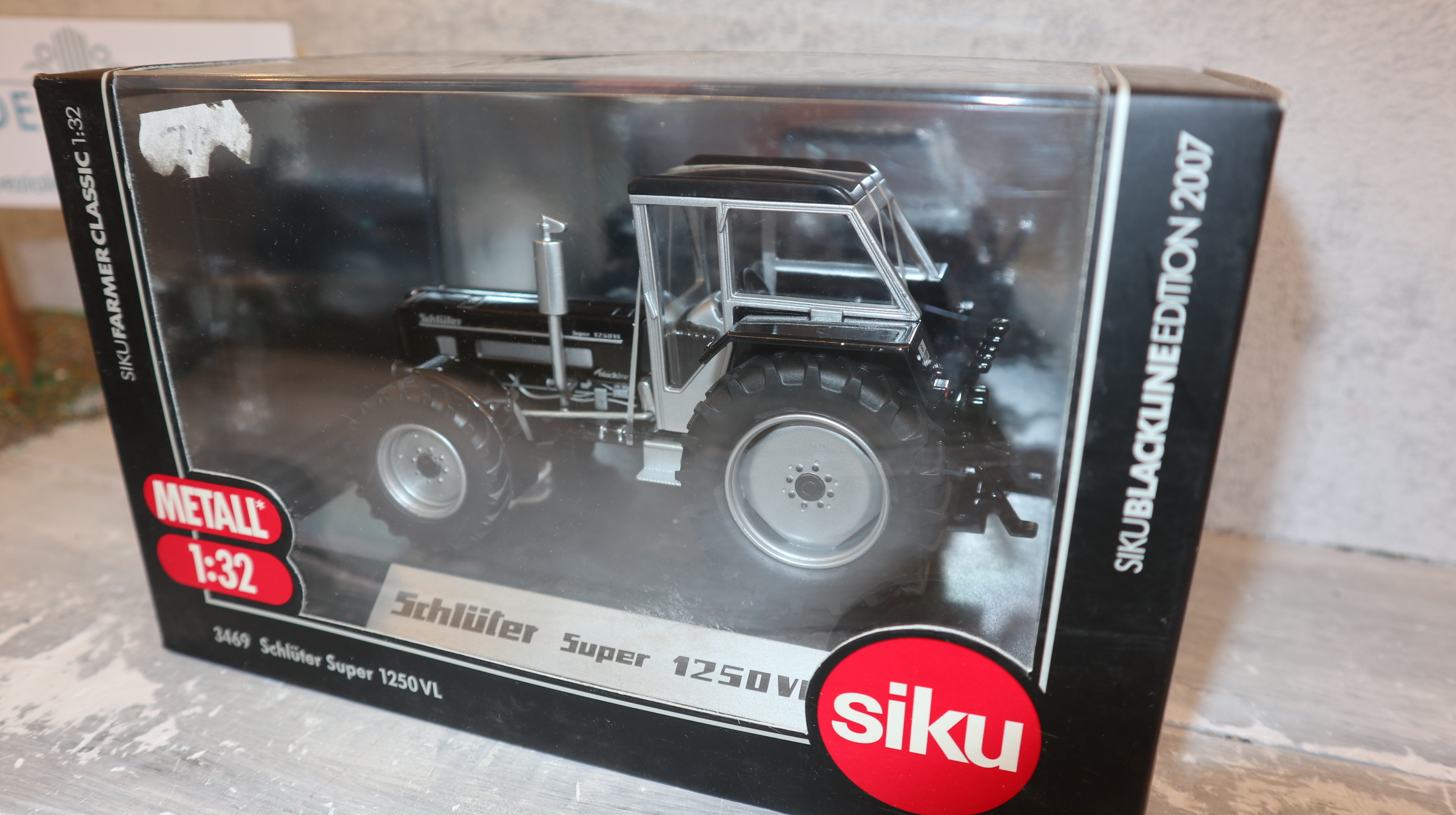 Siku 3469 in 1:32, Schlüter 1250 VL Blackline, NEU in OVP