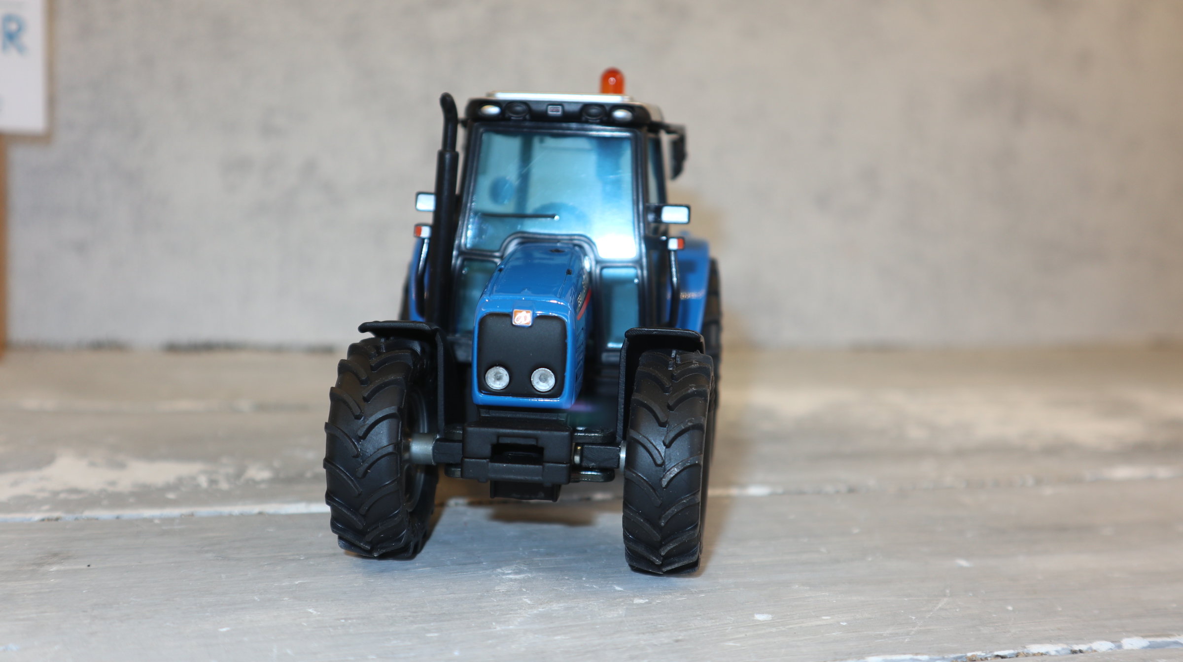 Siku 3051 in 1:32, ISEKI Big T 5095 aus Japan, NEU in OVP