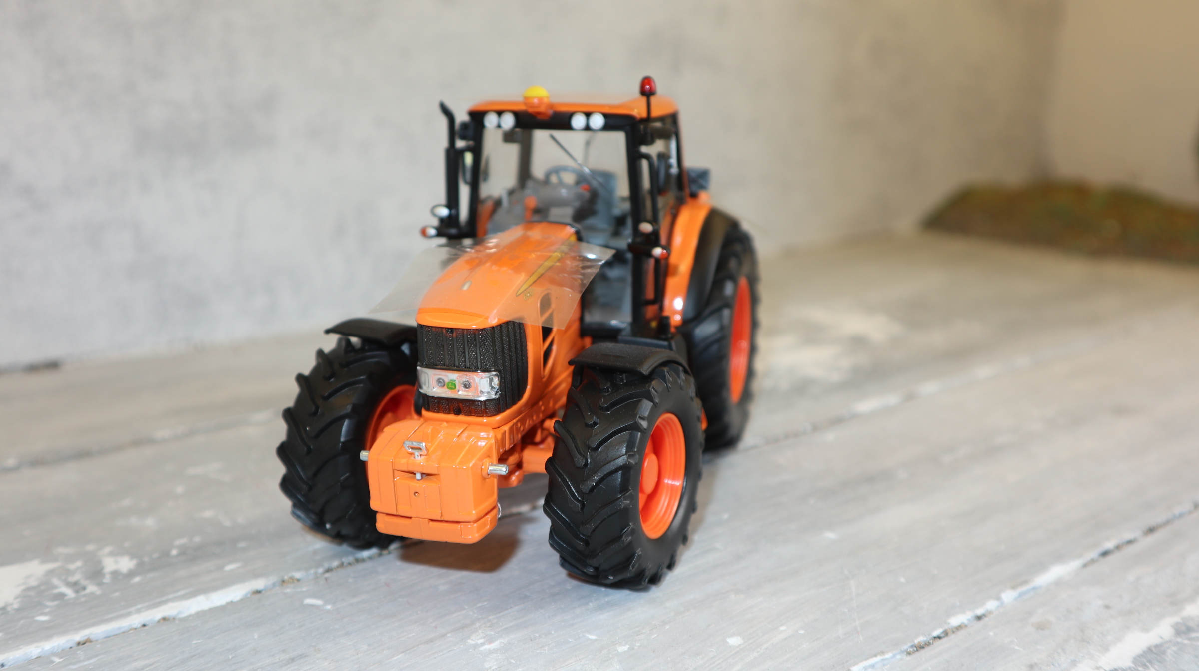 WIKING 077304 in 1:32, John Deere 6930 Kommunal , NEU in OVP