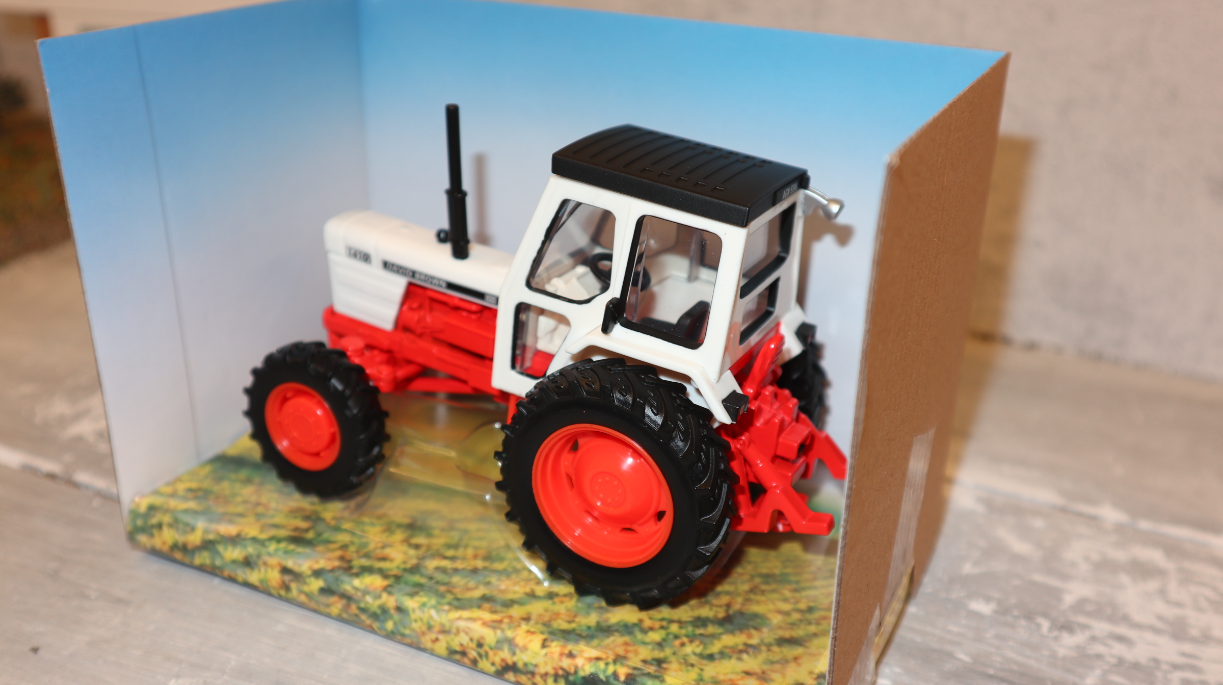 Britains 43393 in 1:32,  David Brown 1410 4WD, NEU in OVP