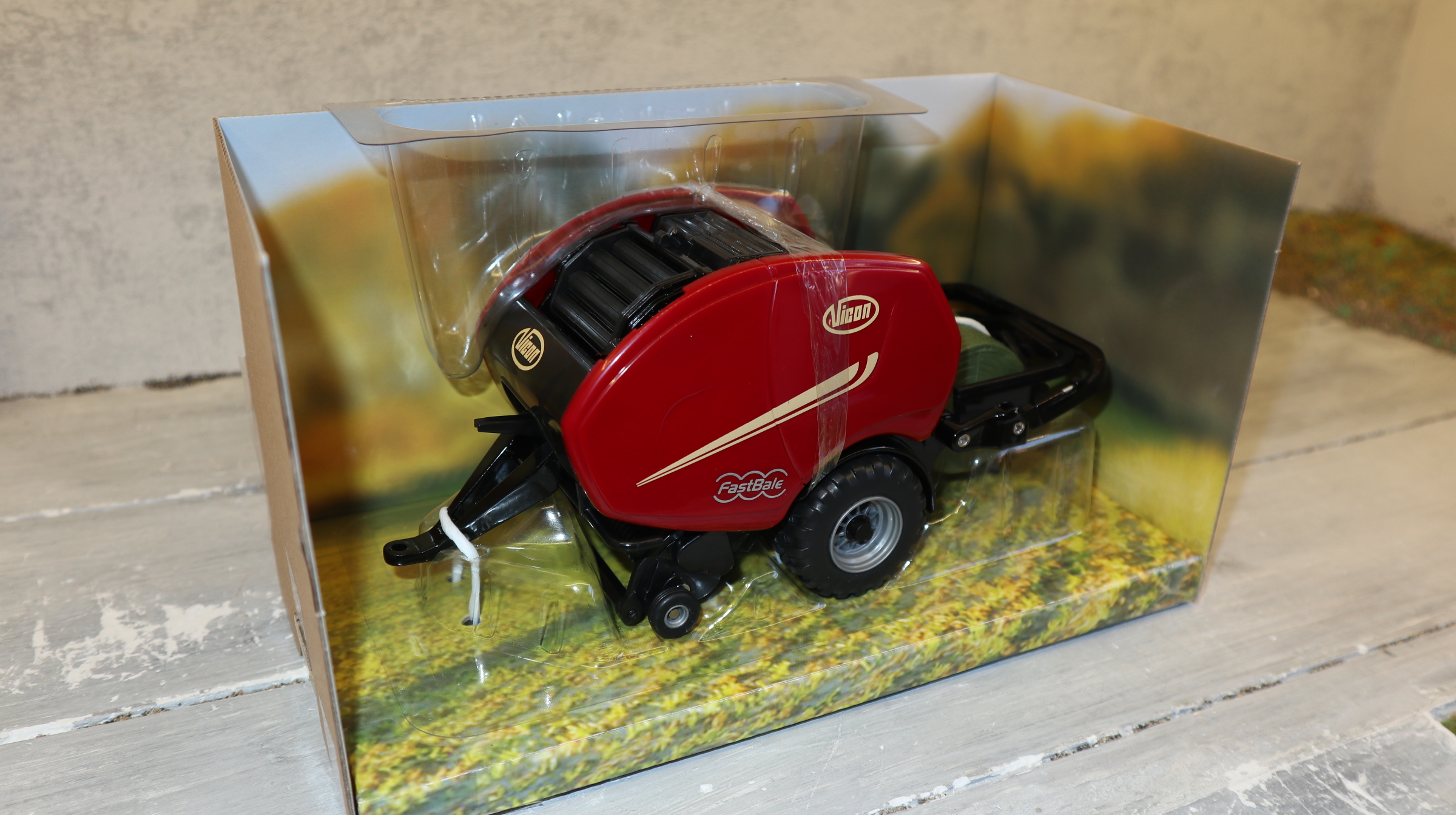 Britains 43331 in 1:32,  VICON Rundballenpresse Fastbale, NEU in OVP