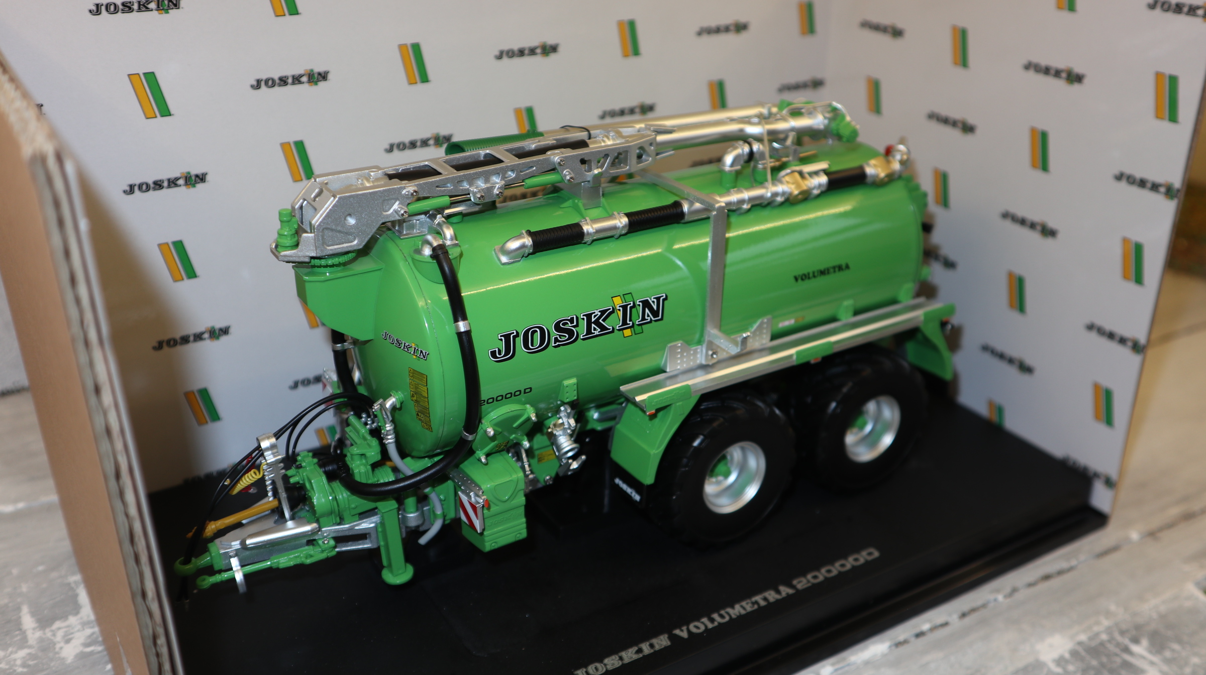 Universal Hobbies UH 6715 in 1:32, JOSKIN Volumetra 20000 GRÜN, NEU in OVP