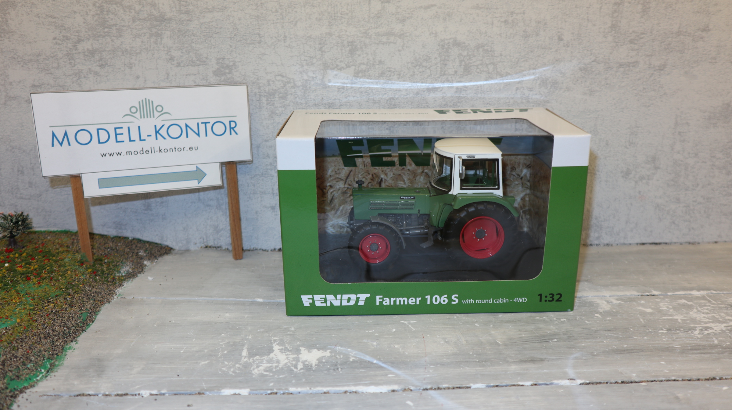 Universal Hobbies UH 5312 in 1:32,  Fendt Farmer 106S 4WD mit Fritzmeier-Kabine, NEU in OVP