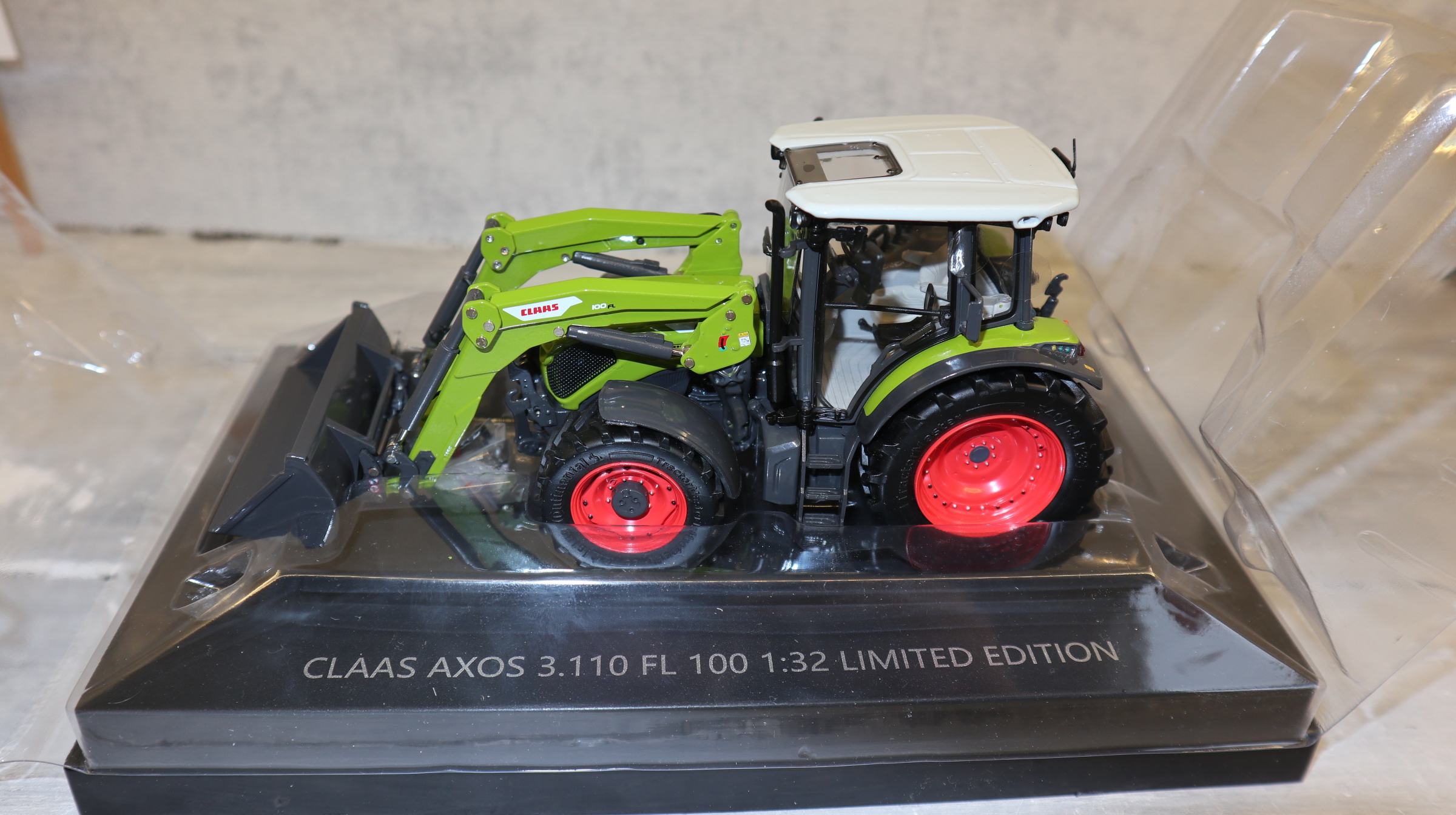 ROS 02675150 in 1:32, Claas Axos 3.110 mit Frontlader, NEu in OVP