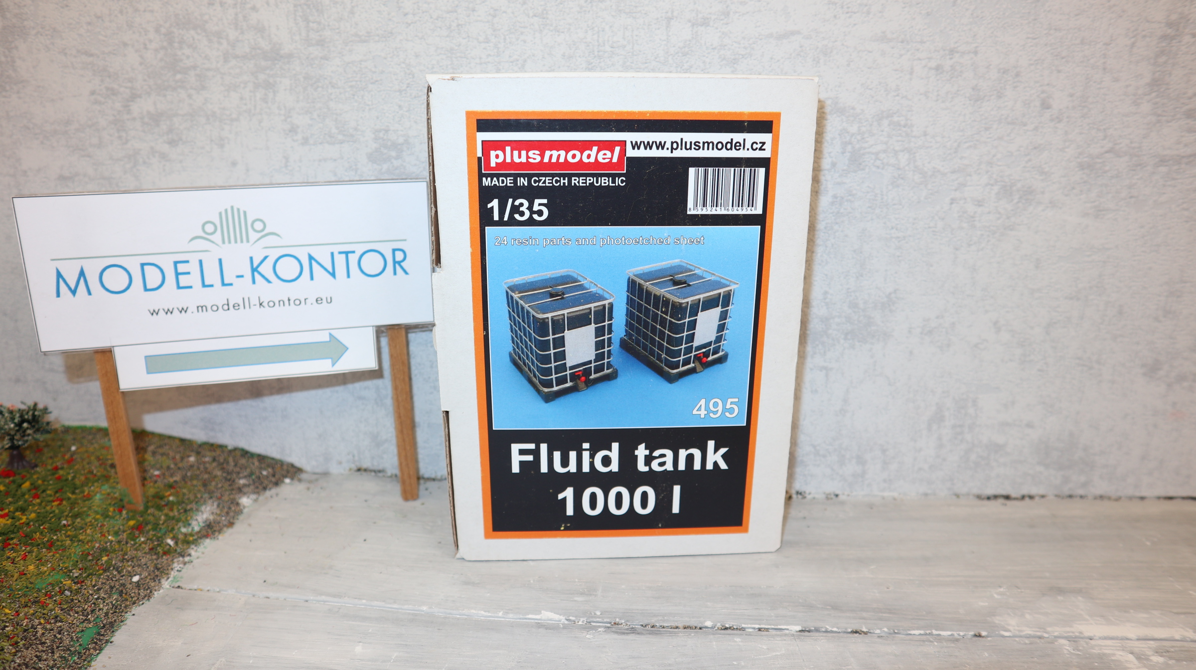 Plusmodell 495 in 1:35, IBC-Container 1000 Liter, Bausatz mit Metallgitter, NEU in OVP