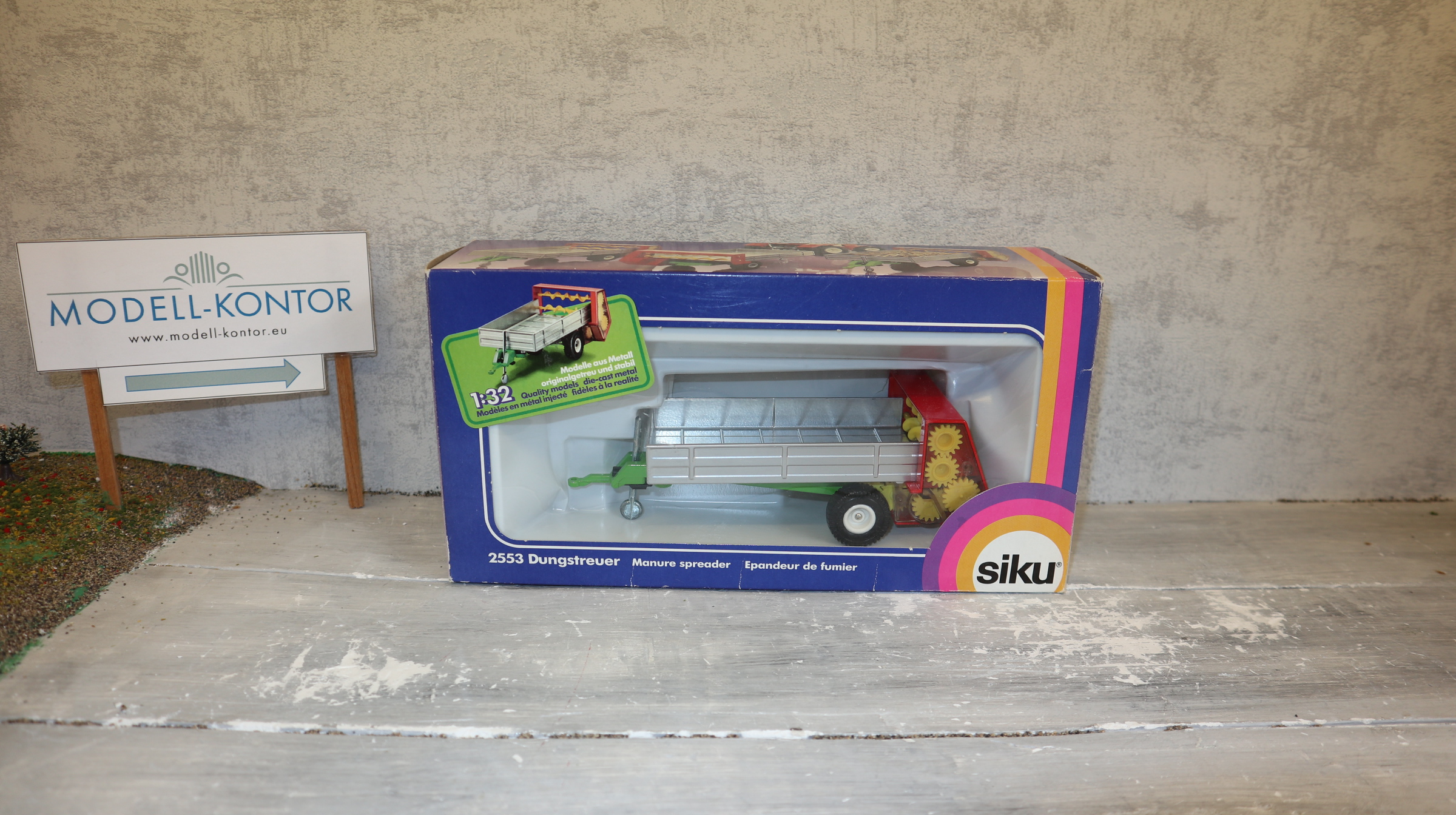 Siku 2553 in 1:32, Dungstreuer weiße Felgen Version 1 aus 1986,  NEU in OVP