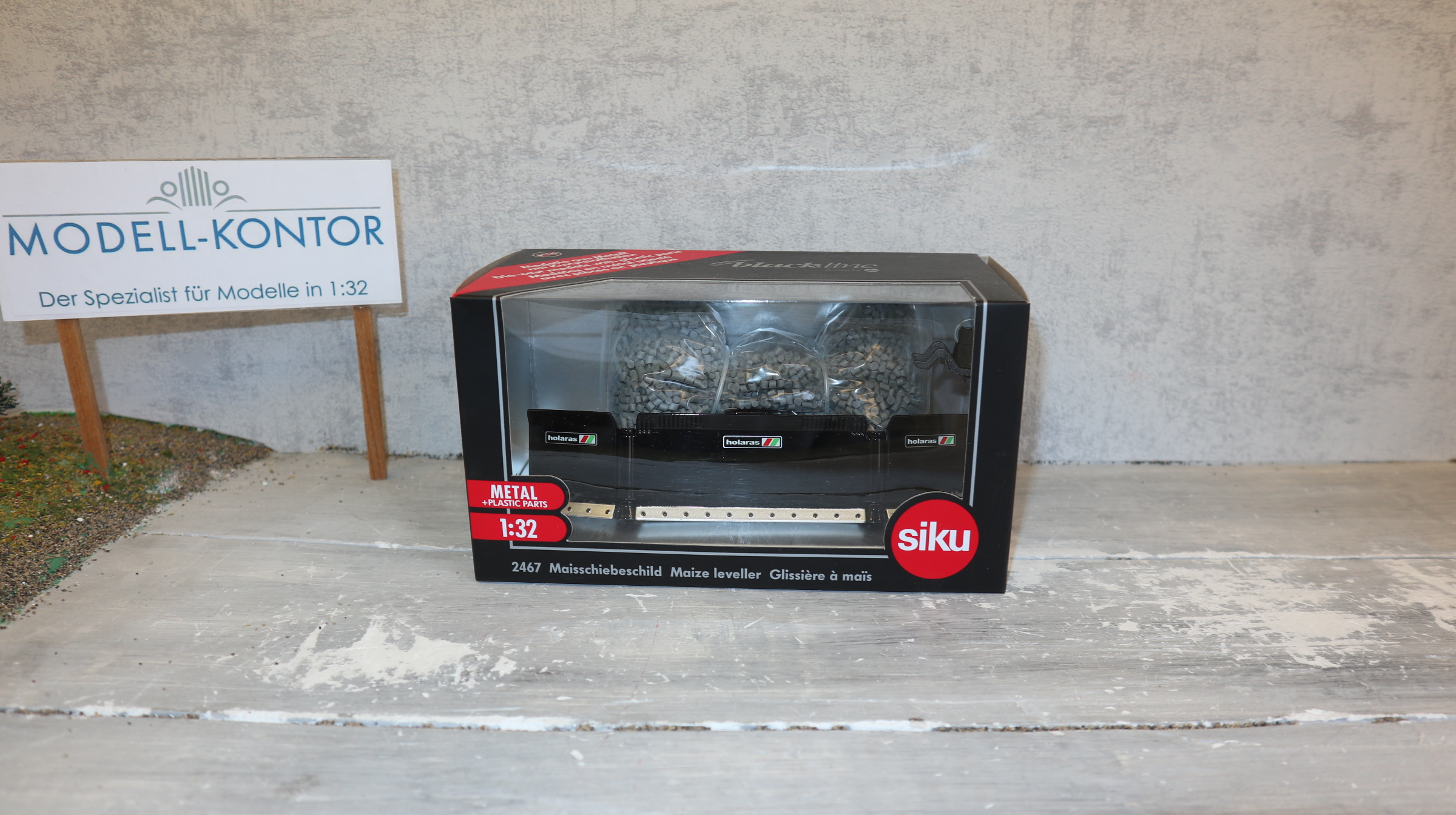 Siku 2467 in 1:32, Maisschiebeschild Blackline, NEU in OVP