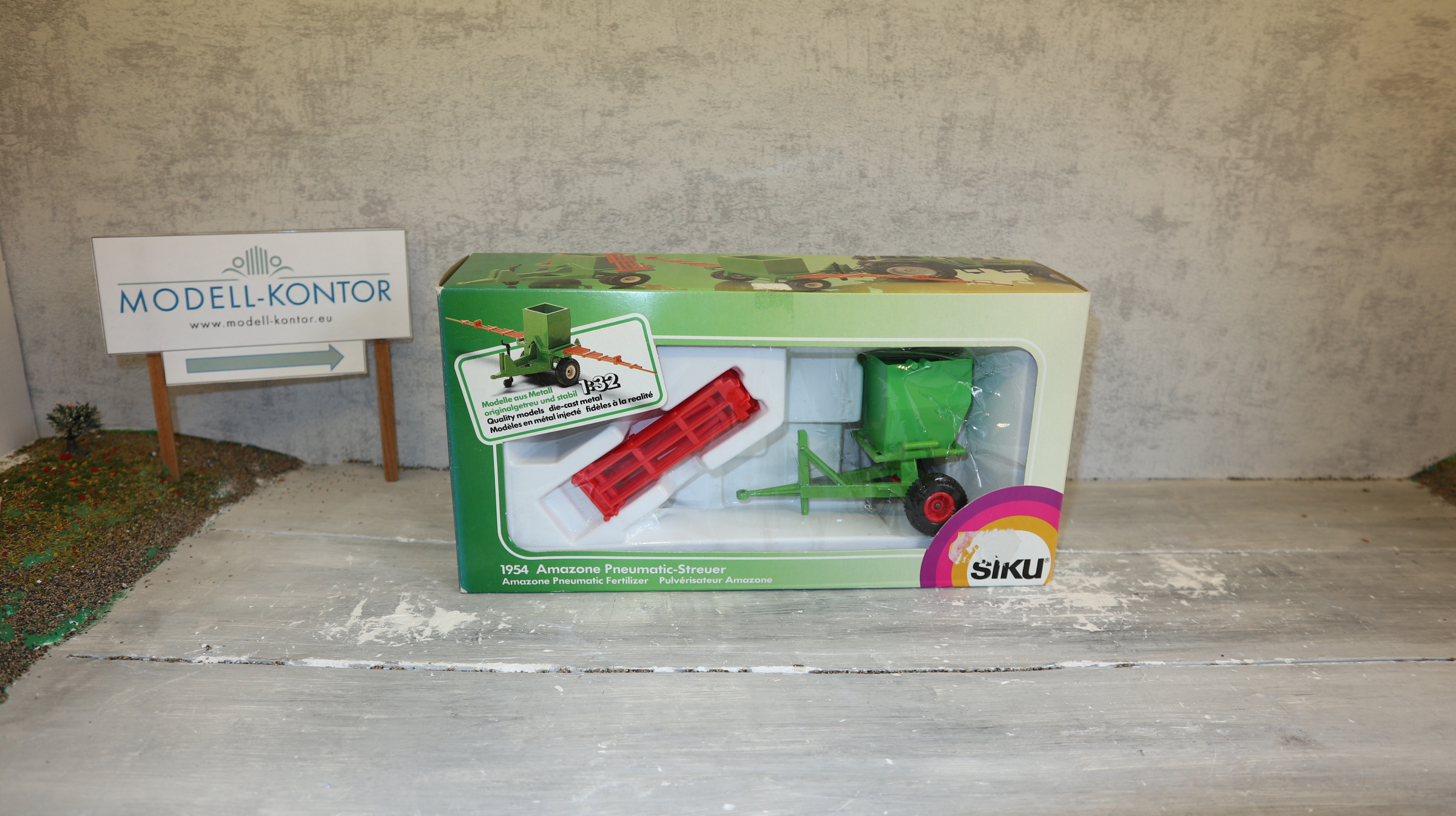 Siku 1954 in 1:32, AMAZONE Pneumatic-Streuer,  NEU in OVP