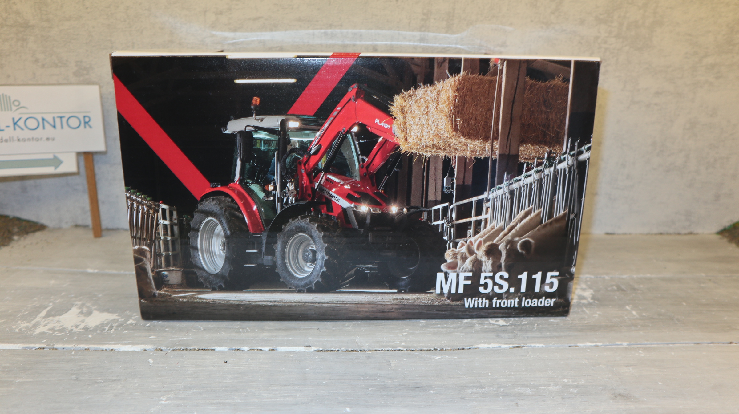 Universal Hobbies UH 6603 in 1:32,  Massey Ferguson 5S.115 mit Frontlader,  NEU in OVP